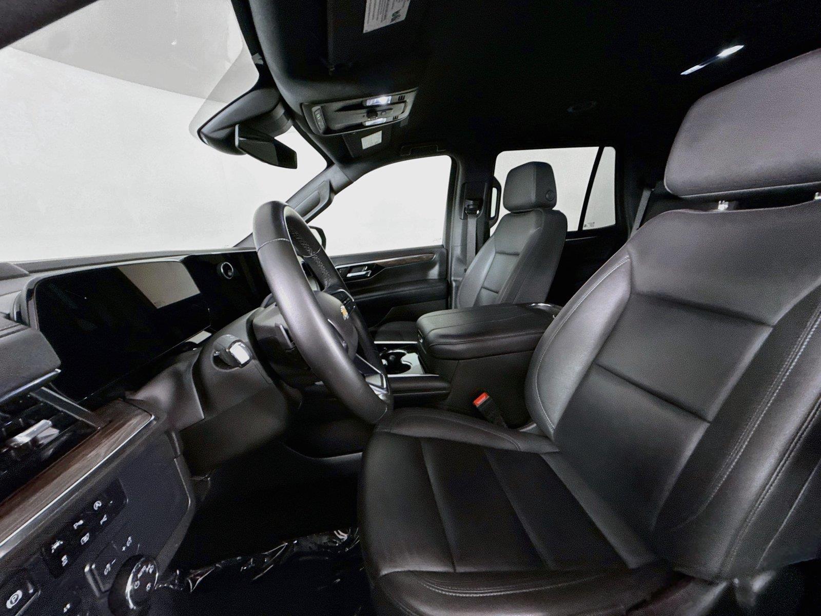 2025 Chevrolet Tahoe LT photo 2