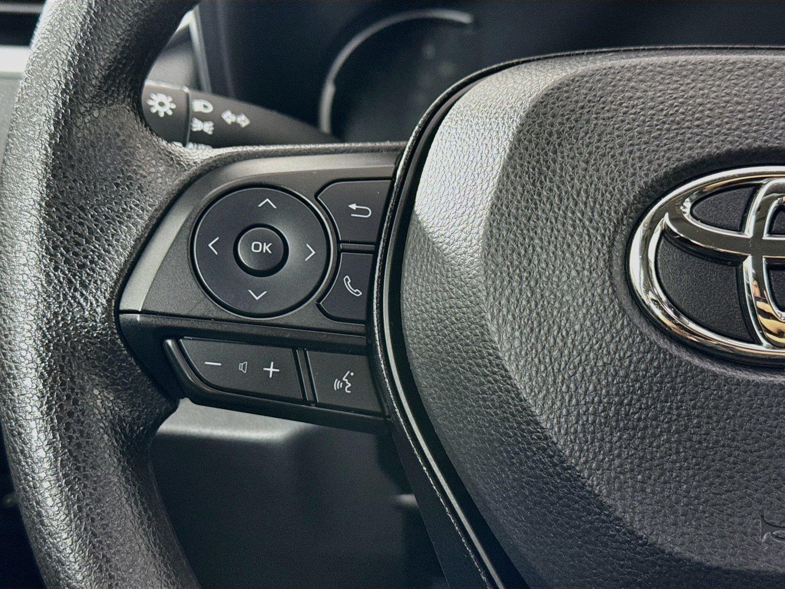 2025 Toyota RAV4 XLE photo 16