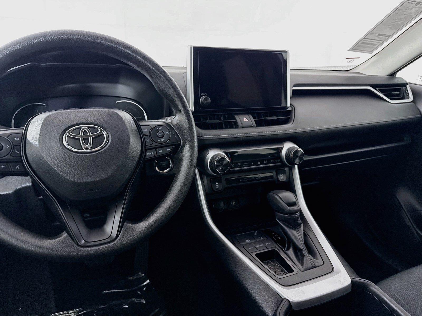 2025 Toyota RAV4 XLE photo 29