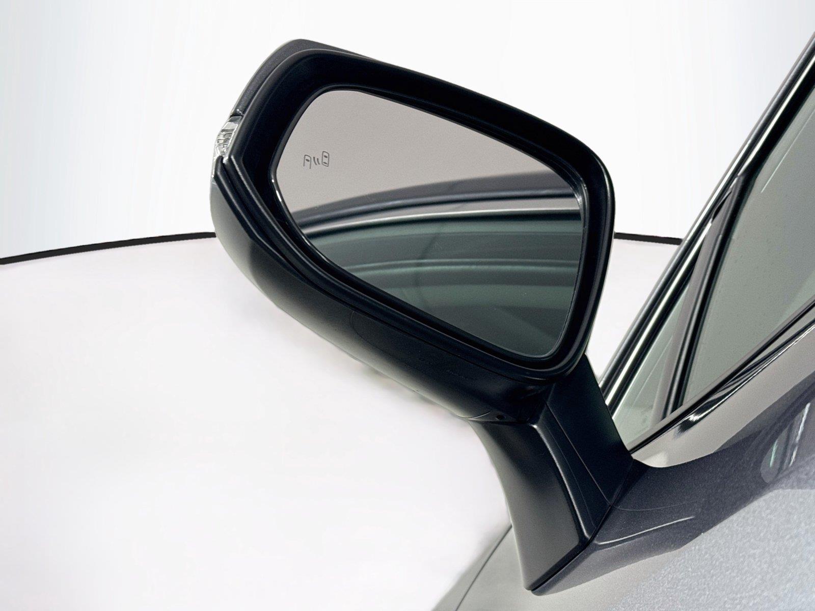 2025 Toyota RAV4 XLE photo 4