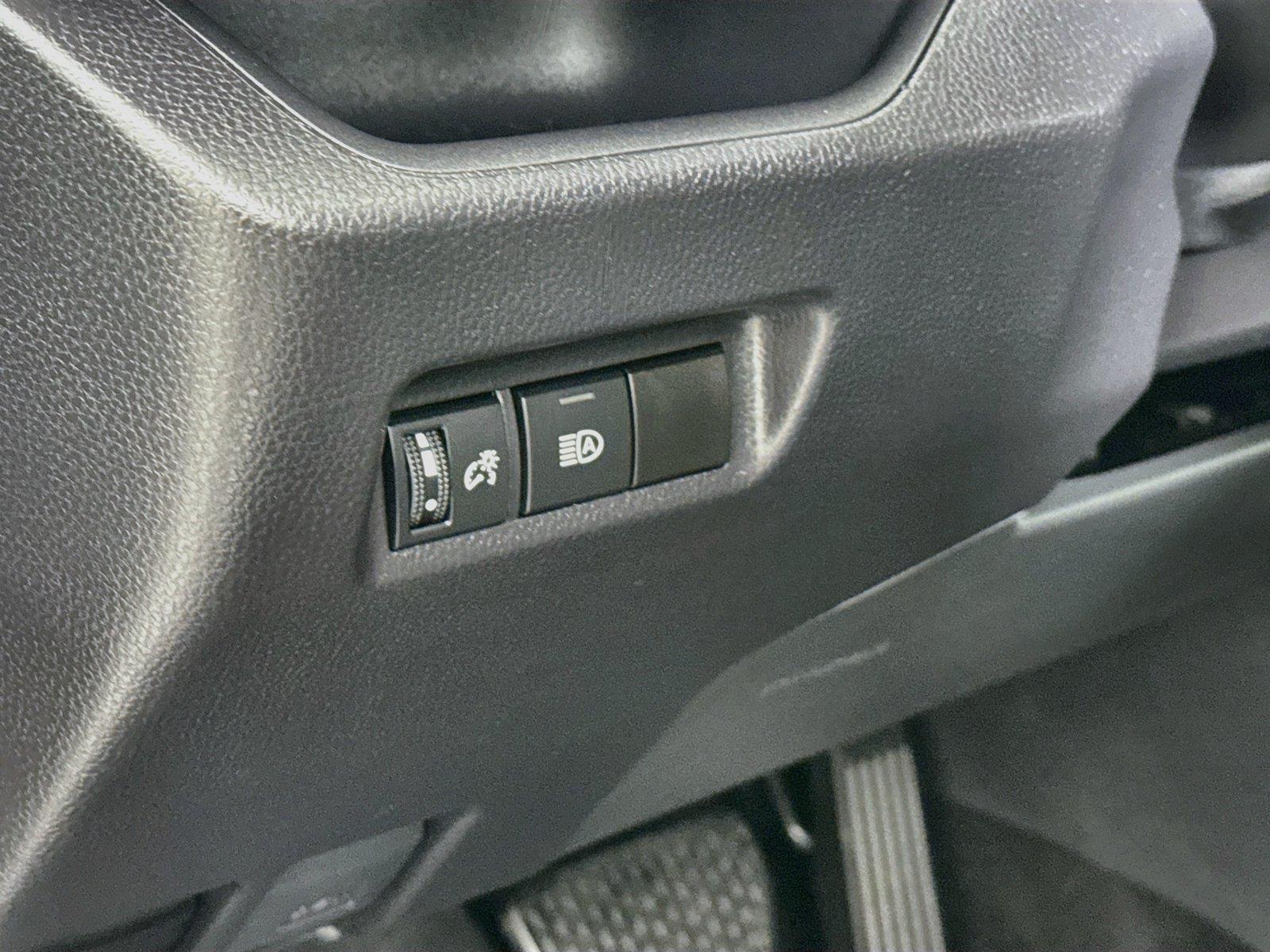2025 Toyota RAV4 XLE photo 14