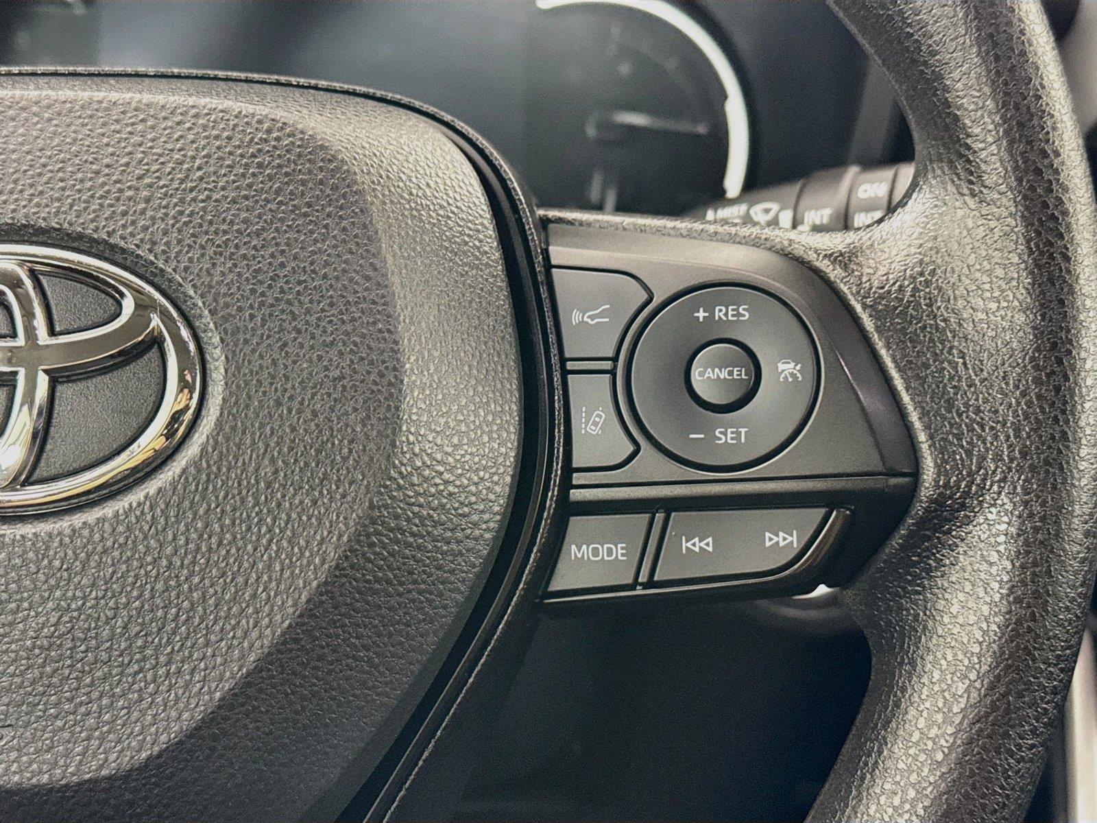 2025 Toyota RAV4 XLE photo 17
