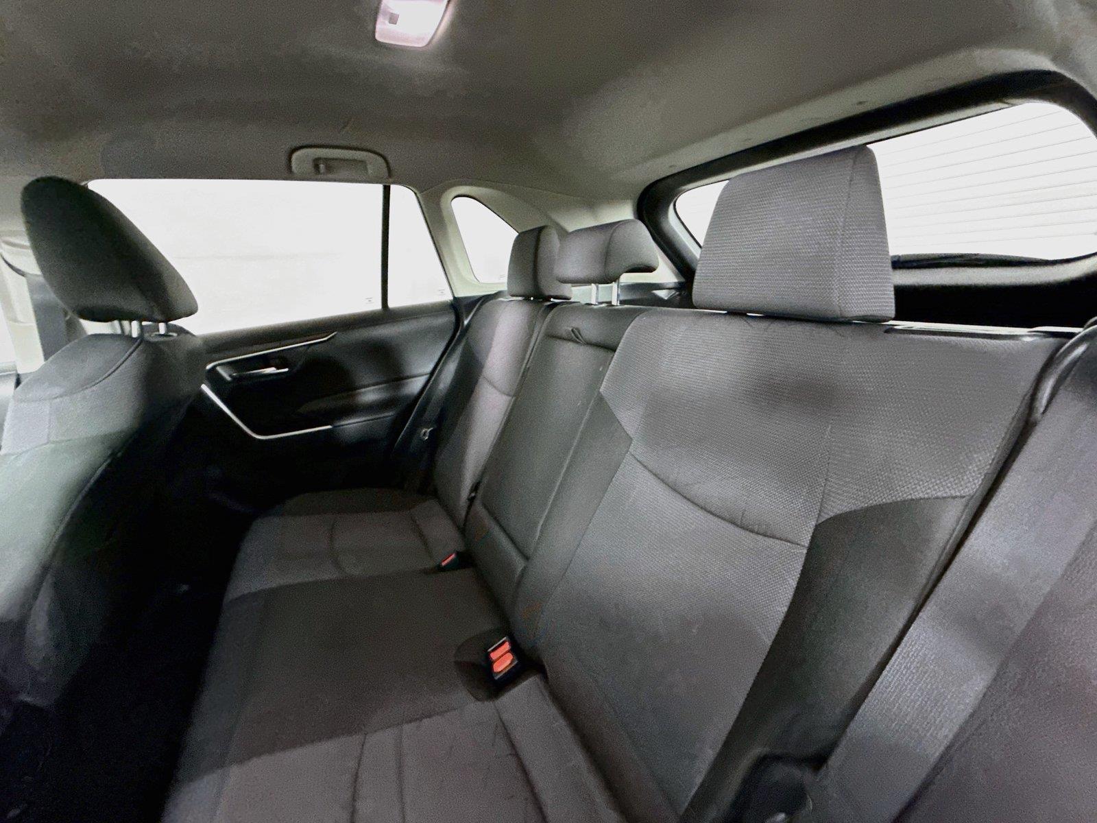 2025 Toyota RAV4 XLE photo 27