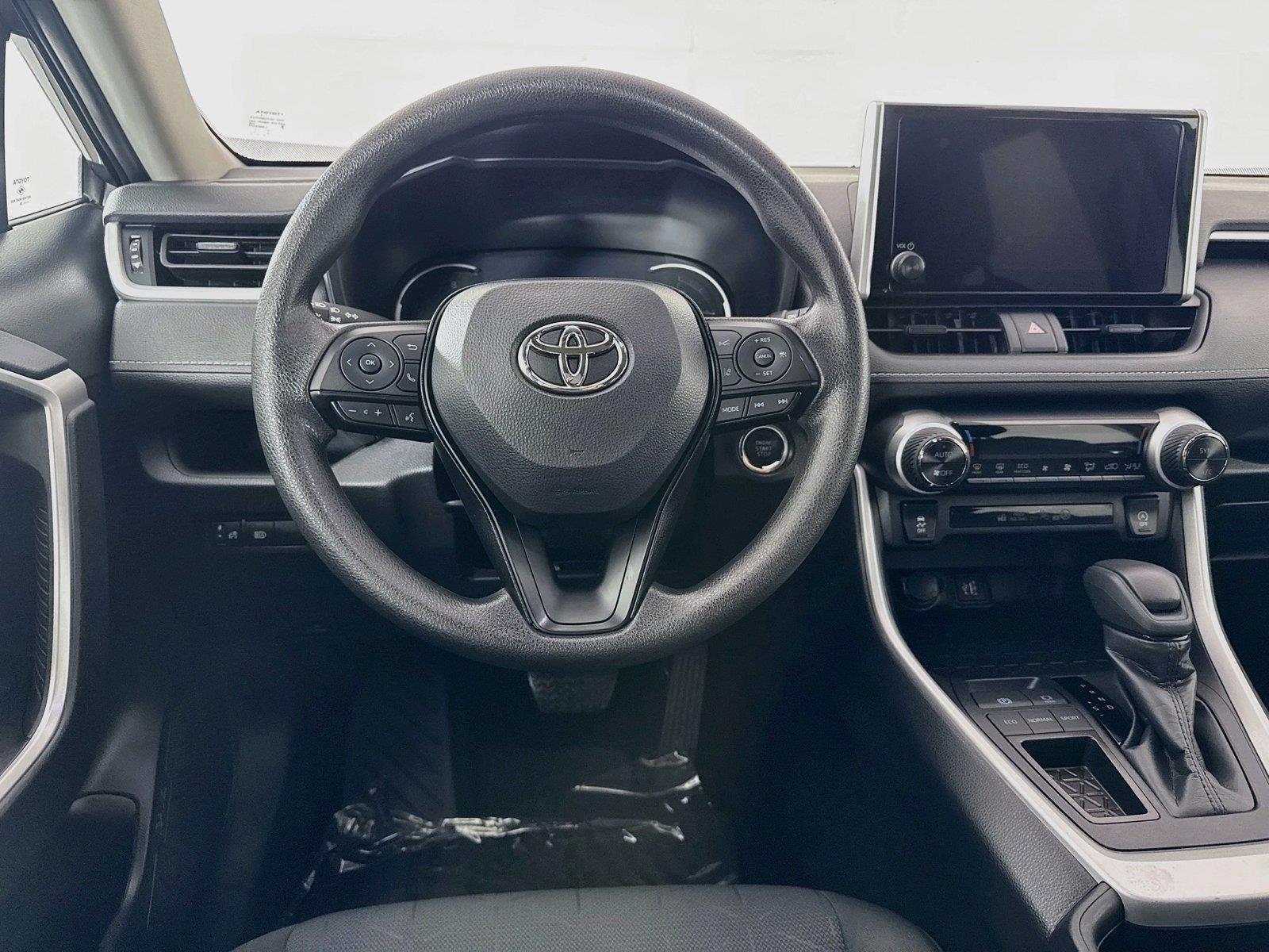 2025 Toyota RAV4 XLE photo 28