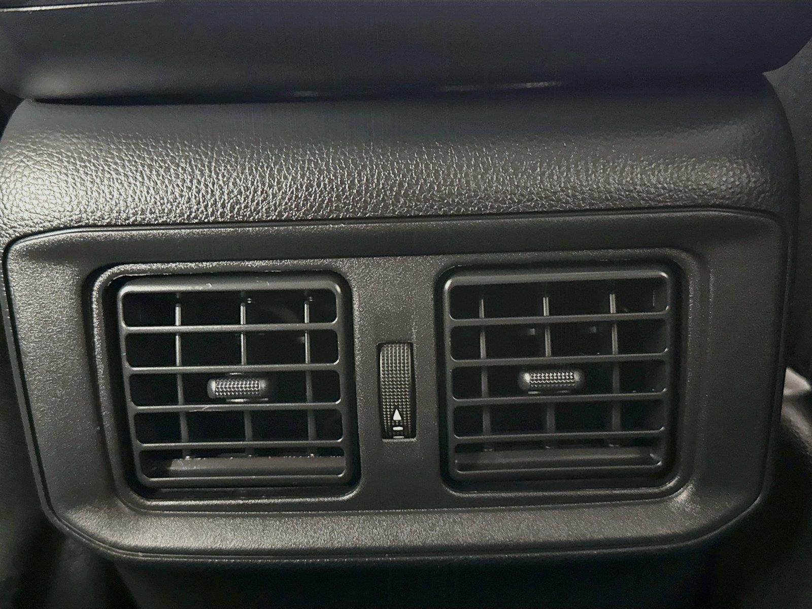 2025 Toyota RAV4 XLE photo 33