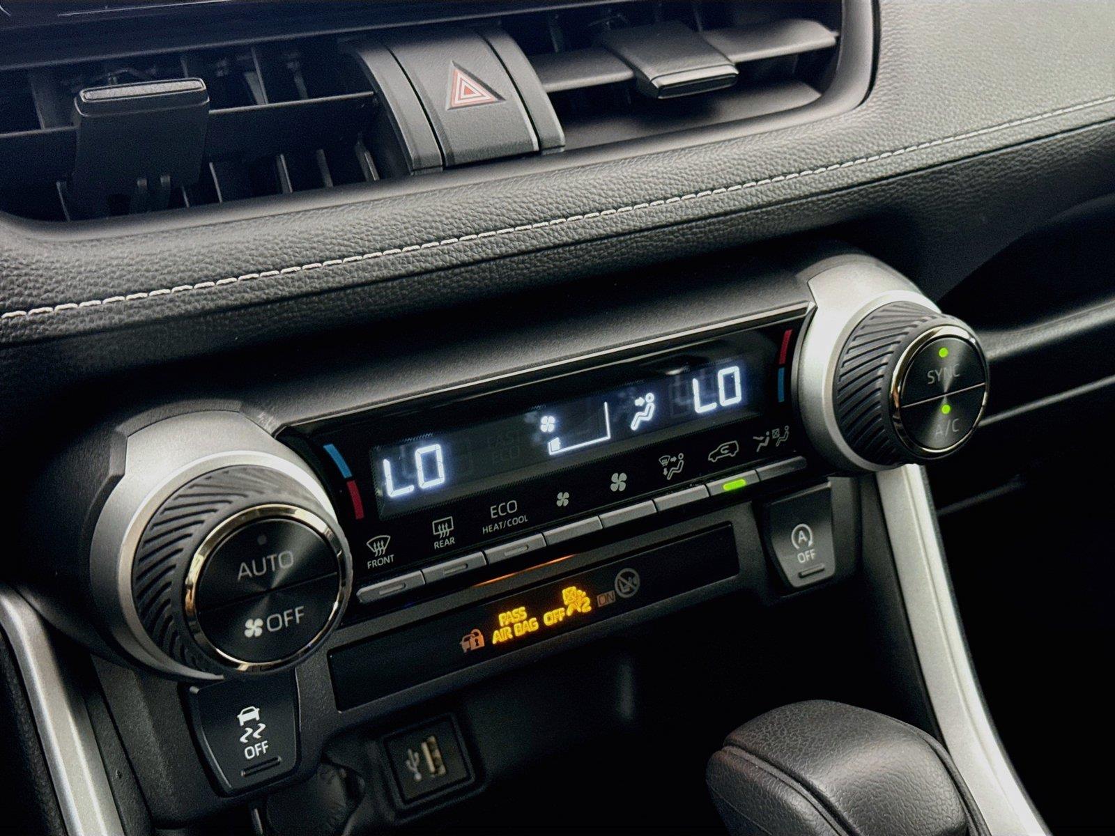 2025 Toyota RAV4 XLE photo 23