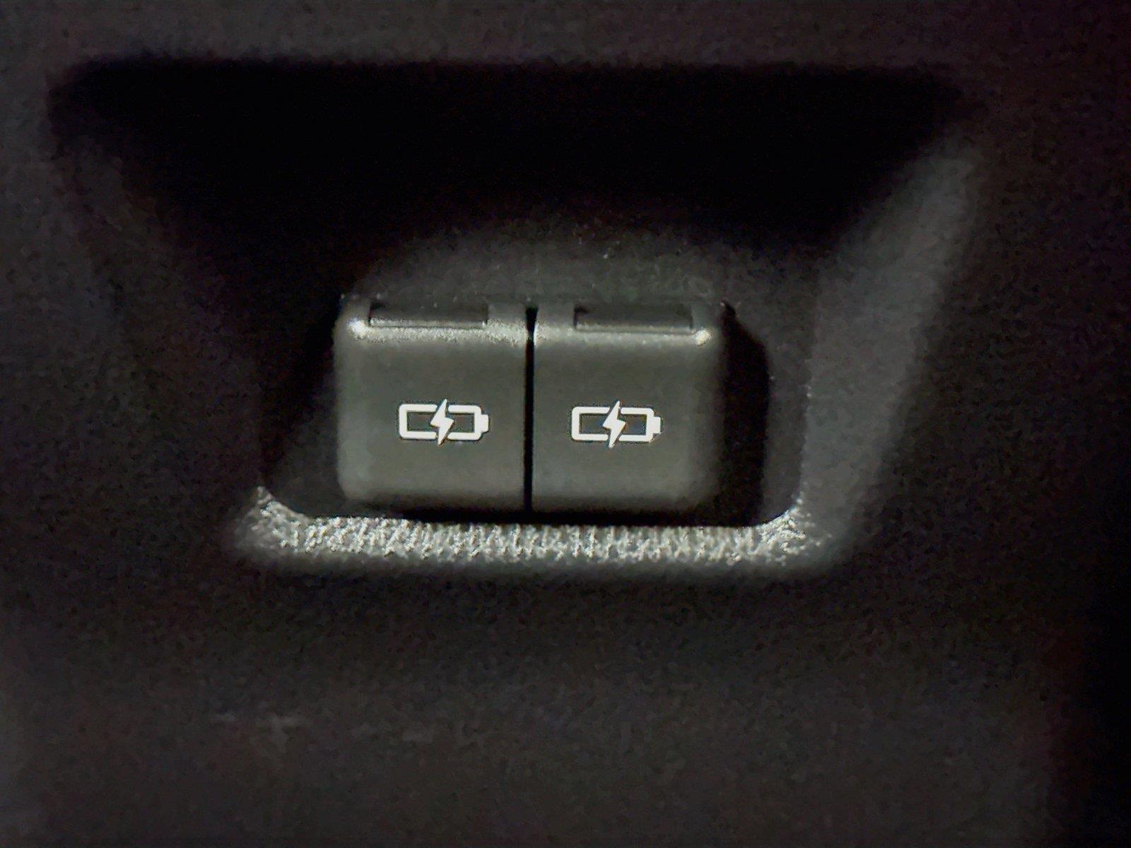 2025 Toyota RAV4 XLE photo 34