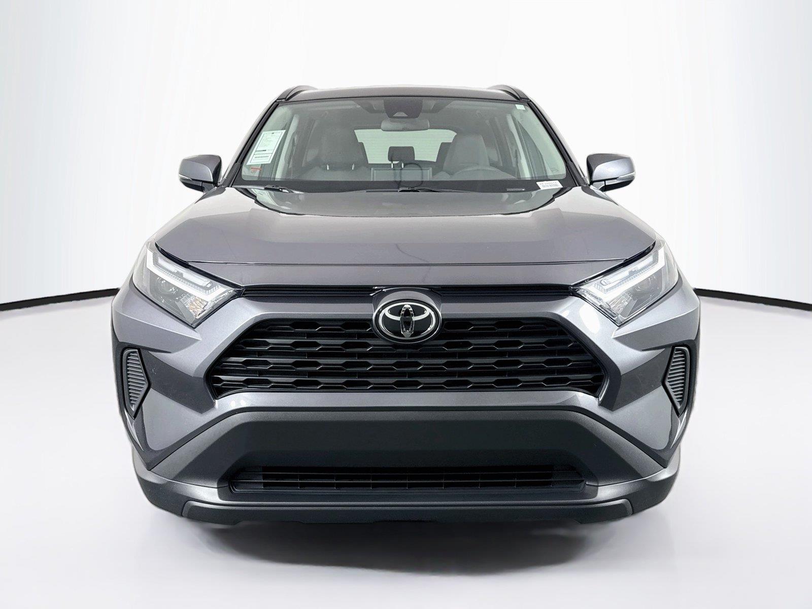 2025 Toyota RAV4 XLE photo 7