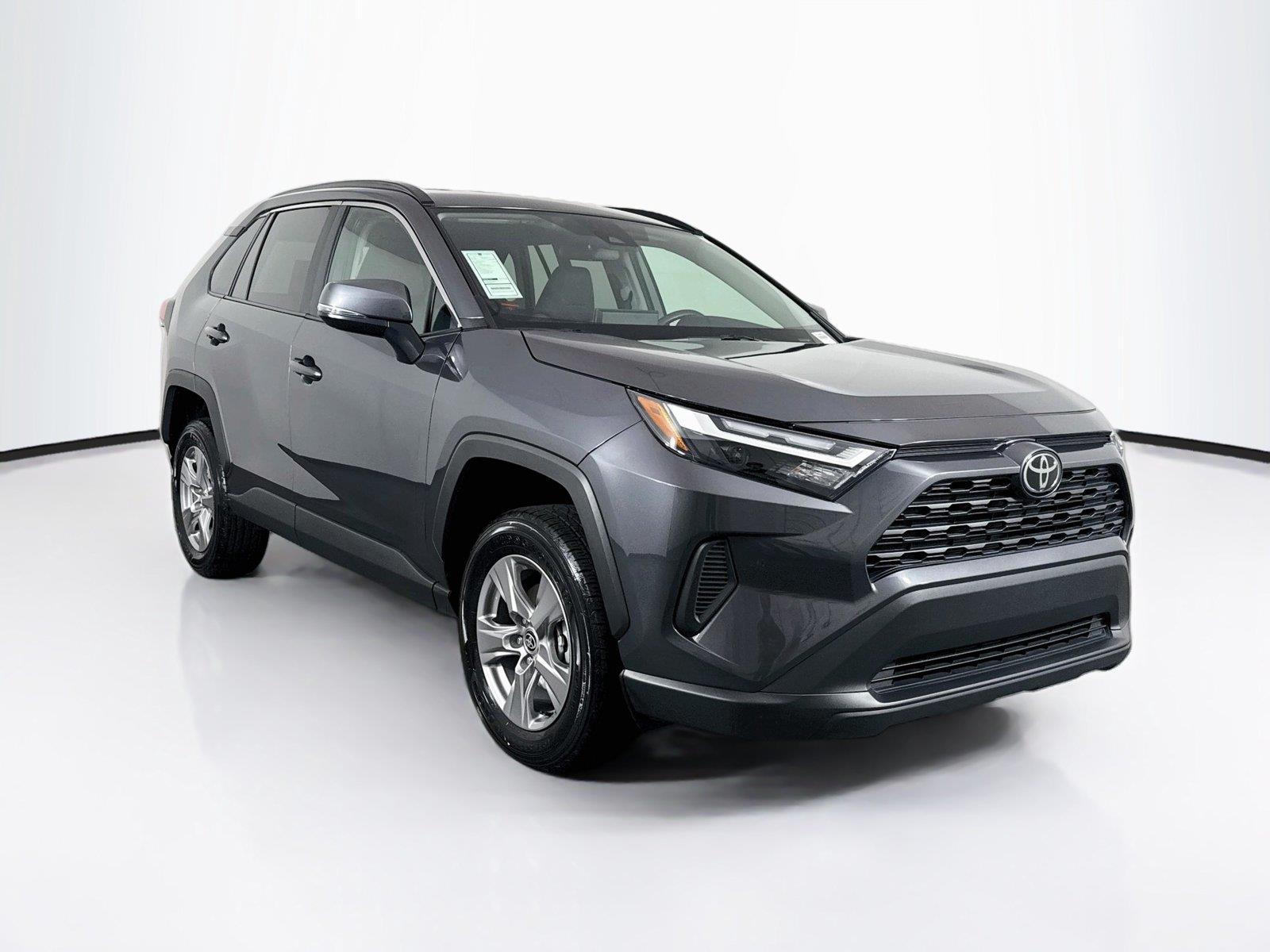 2025 Toyota RAV4 XLE photo 8