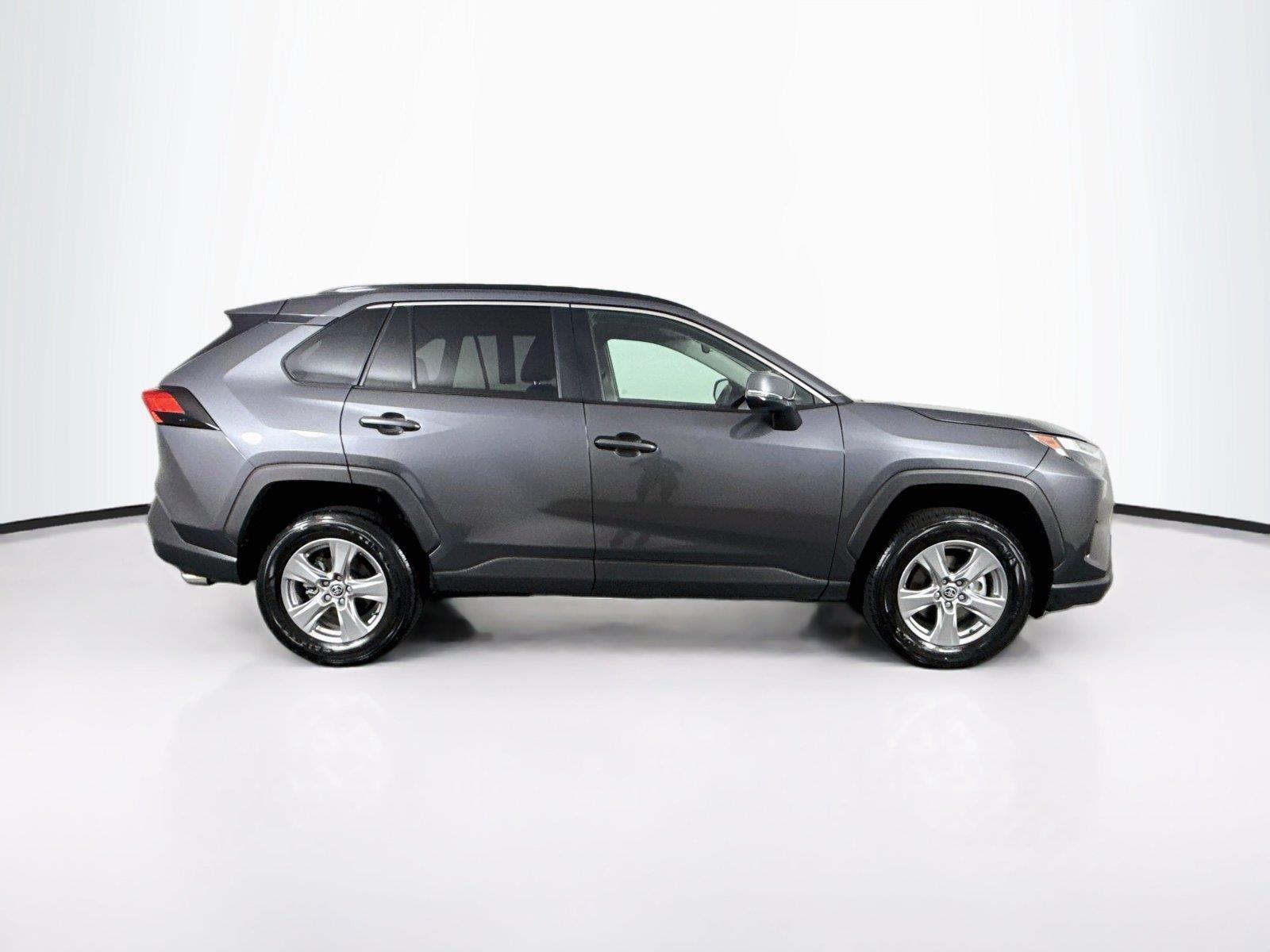 2025 Toyota RAV4 XLE photo 9