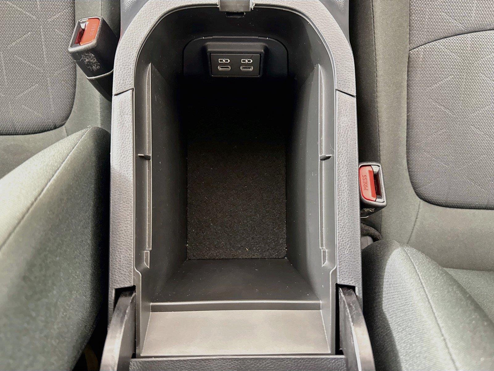 2025 Toyota RAV4 XLE photo 30