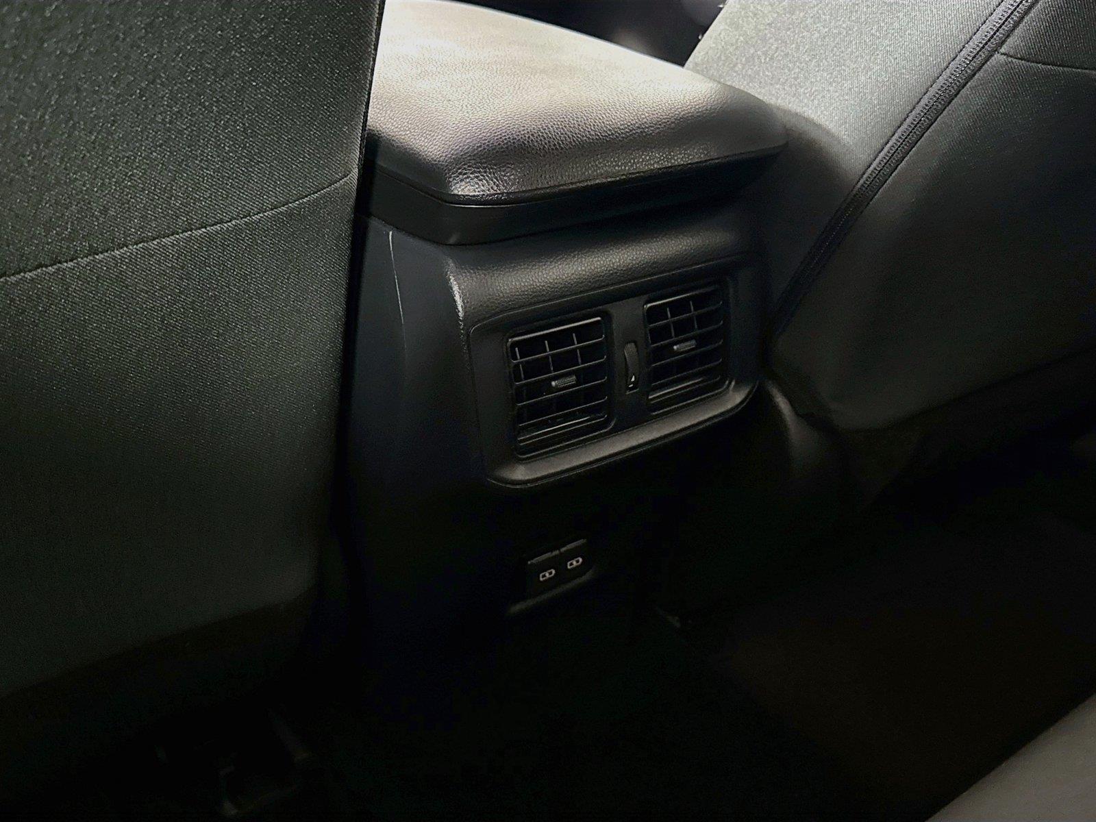 2025 Toyota RAV4 XLE photo 32