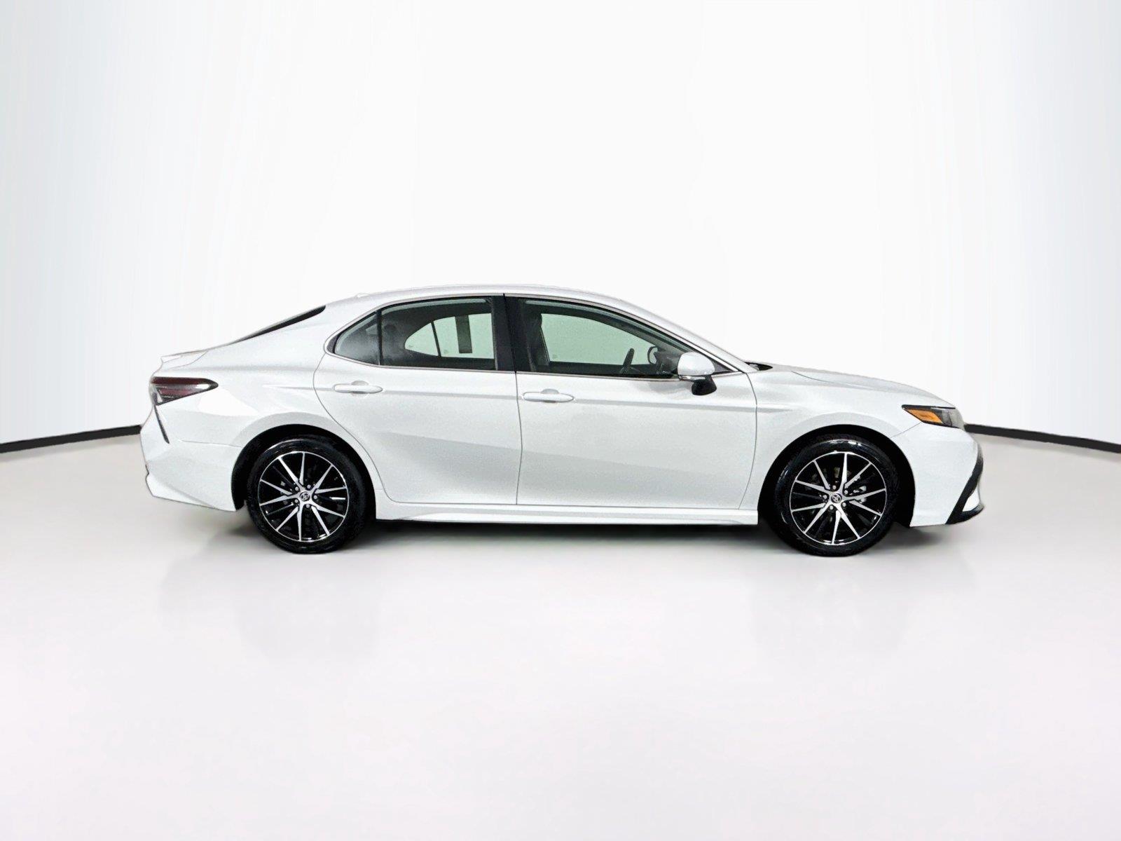 2024 Toyota Camry SE photo 8