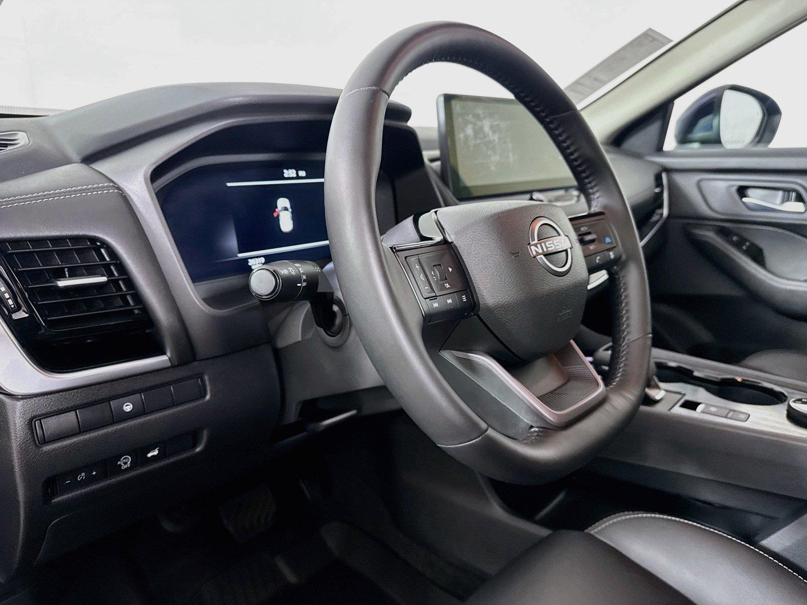 2026 Nissan Rogue SL photo 3
