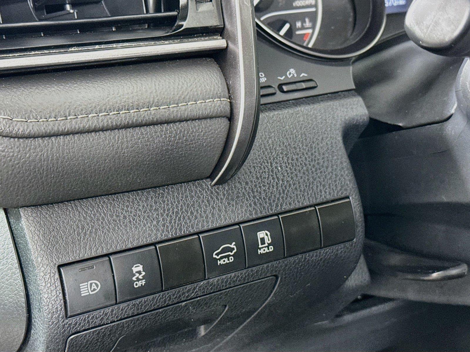 2024 Toyota Camry SE photo 13