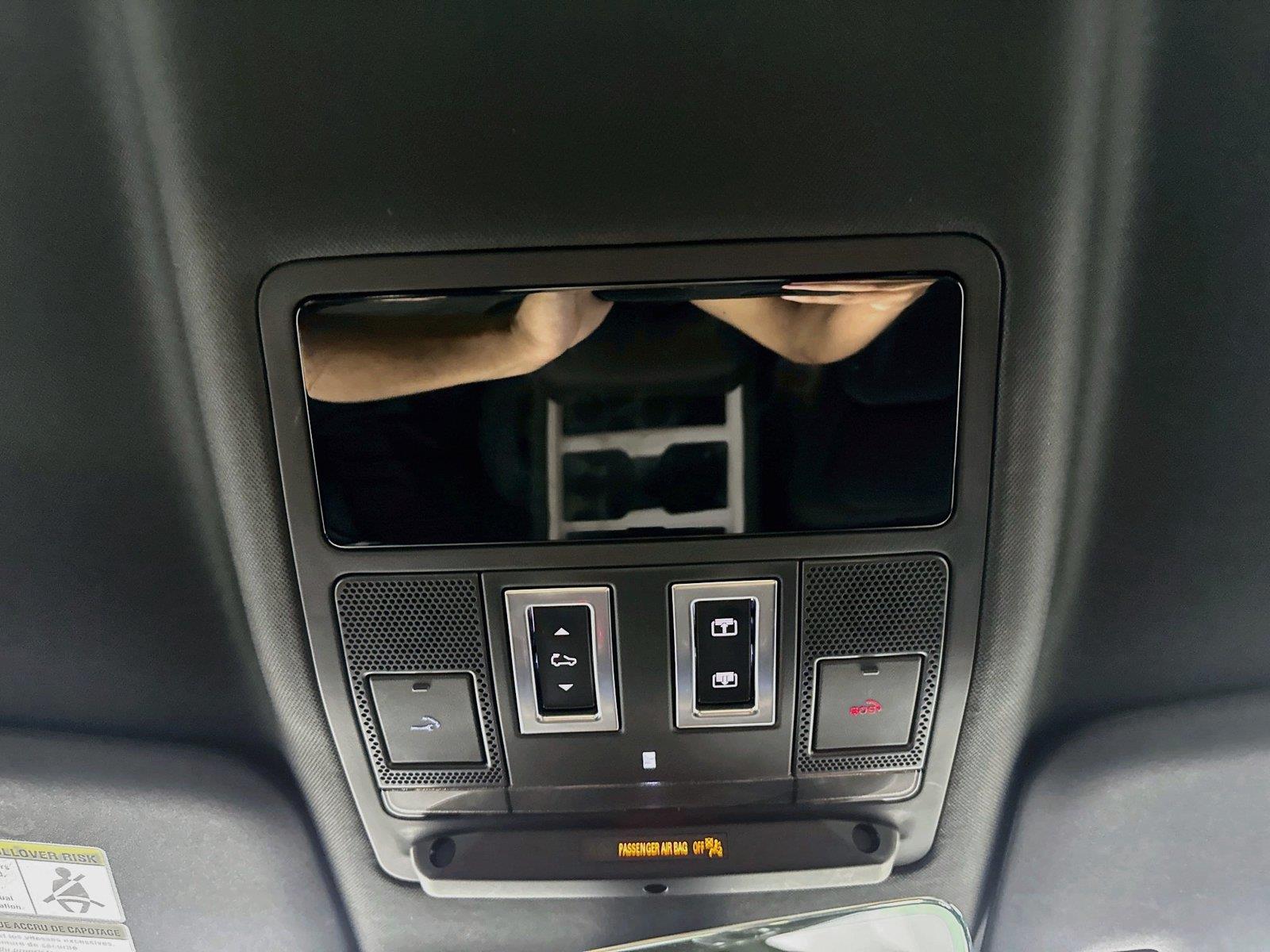 2025 Land Rover Defender X-Dynamic SE photo 22