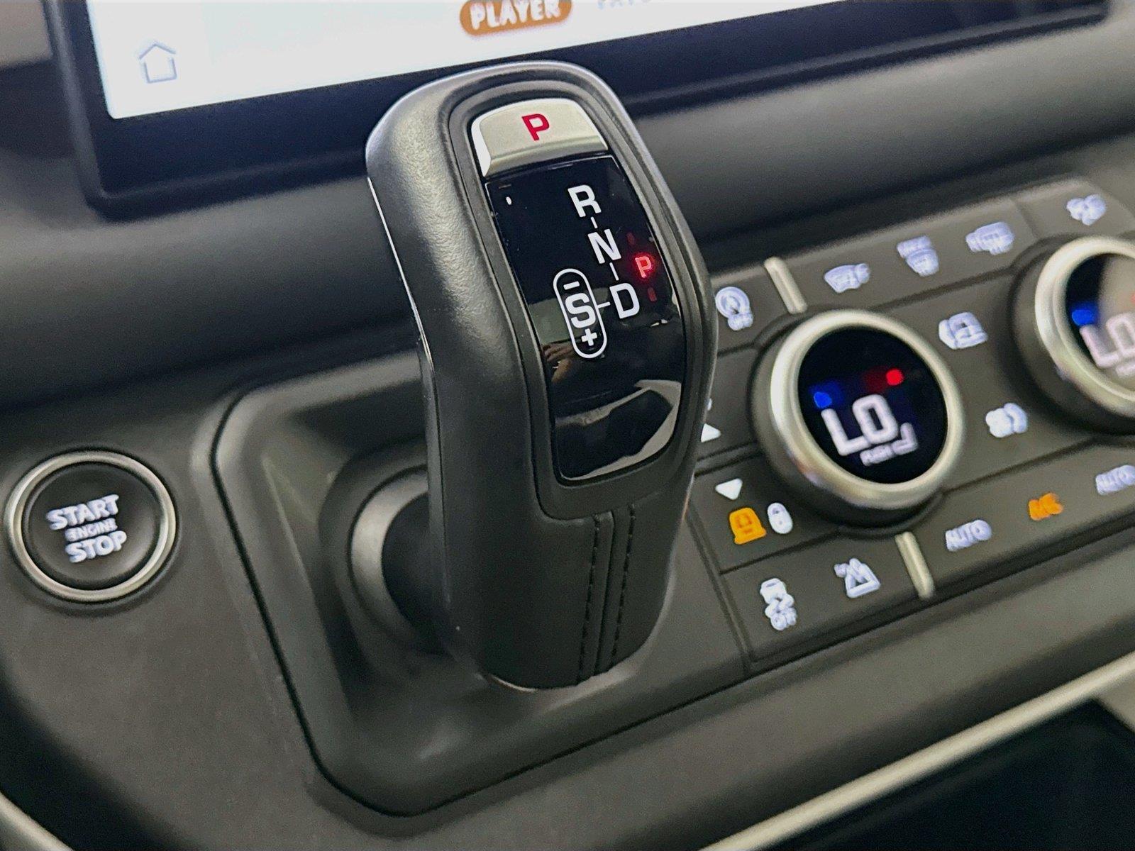 2025 Land Rover Defender X-Dynamic SE photo 27
