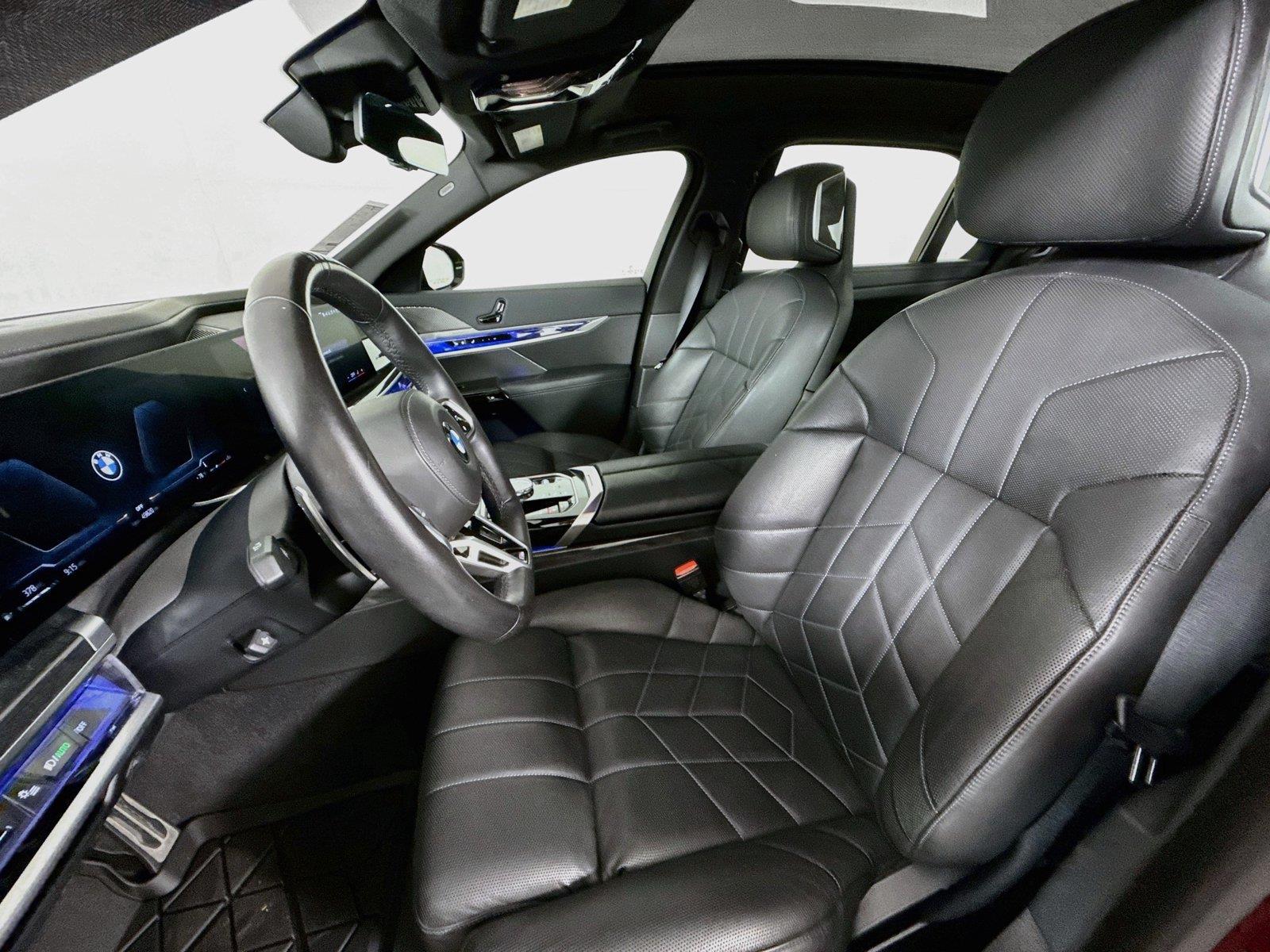 2025 BMW 7 Series 740i photo 2