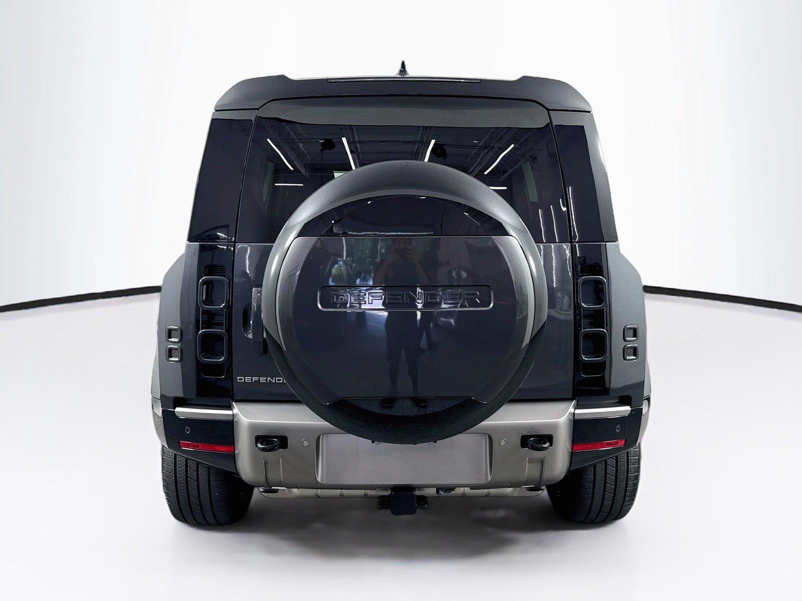 2025 Land Rover Defender X-Dynamic SE photo 11