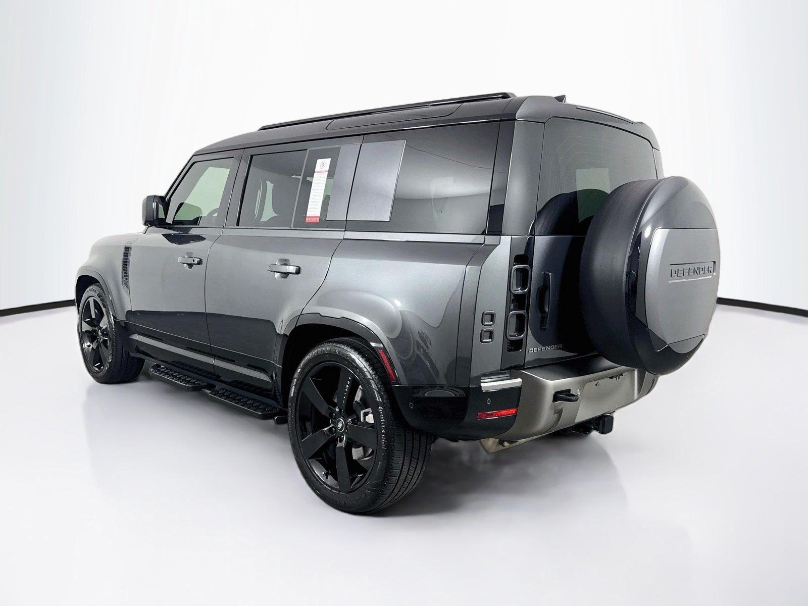 2025 Land Rover Defender X-Dynamic SE photo 12