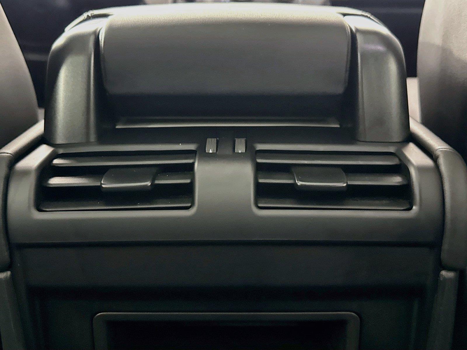 2025 Land Rover Defender X-Dynamic SE photo 36