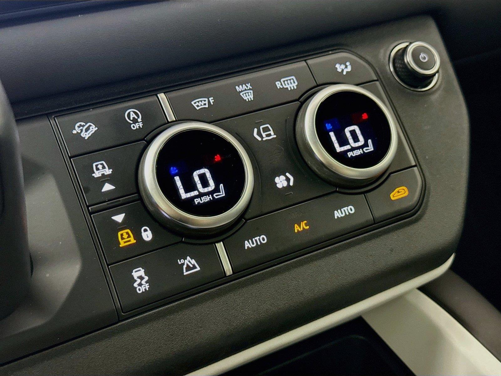 2025 Land Rover Defender X-Dynamic SE photo 25