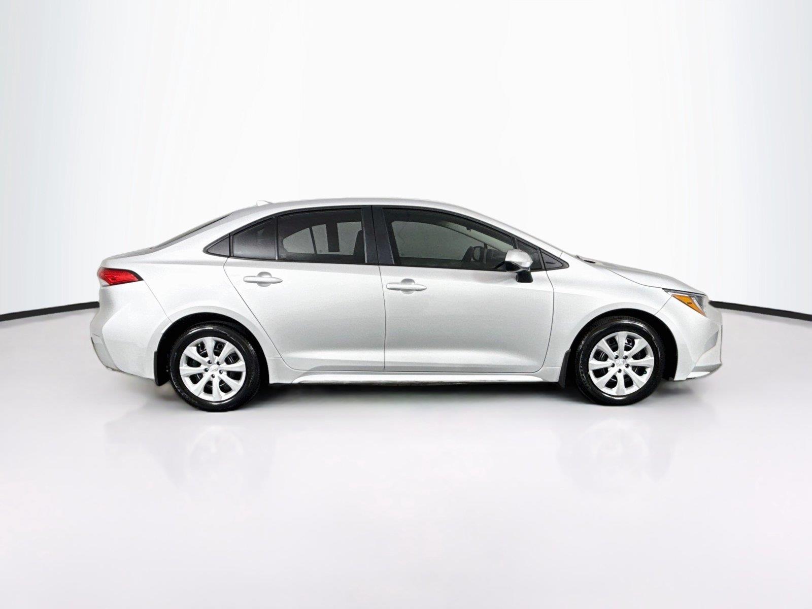 2026 Toyota Corolla LE photo 9