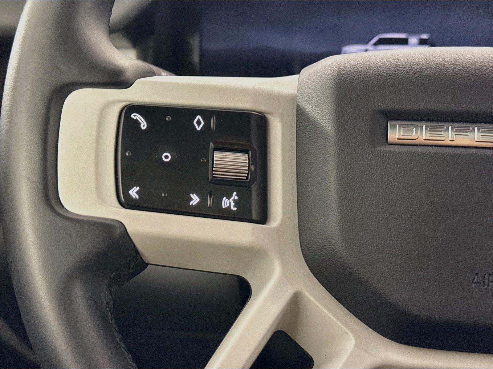 2025 Land Rover Defender X-Dynamic SE photo 17