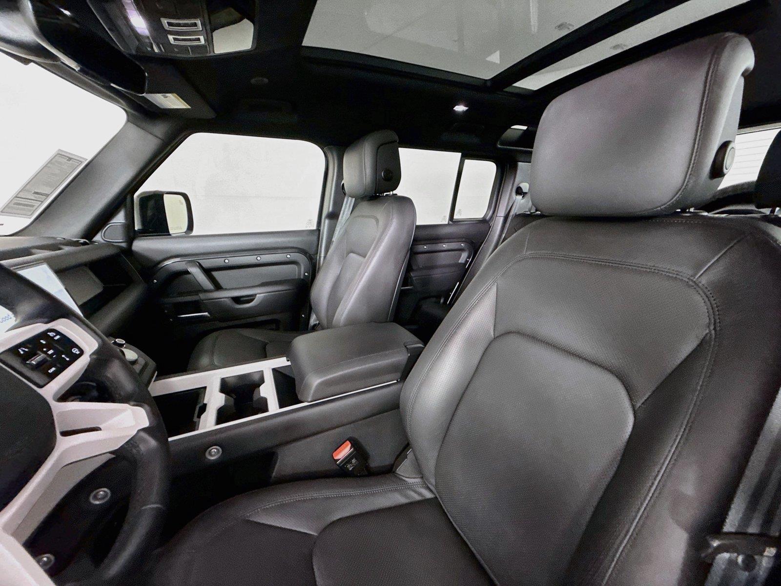 2025 Land Rover Defender X-Dynamic SE photo 2