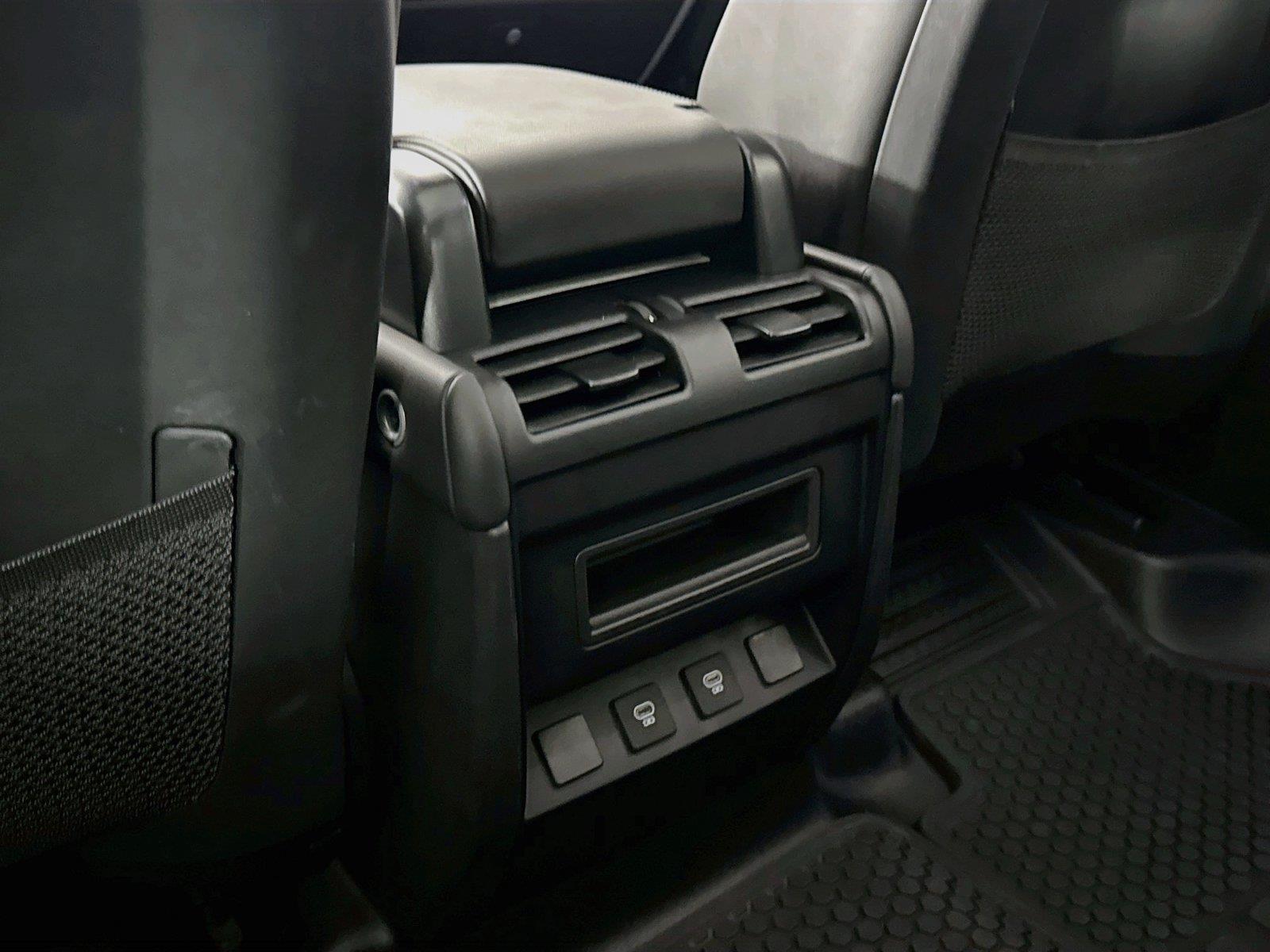 2025 Land Rover Defender X-Dynamic SE photo 35