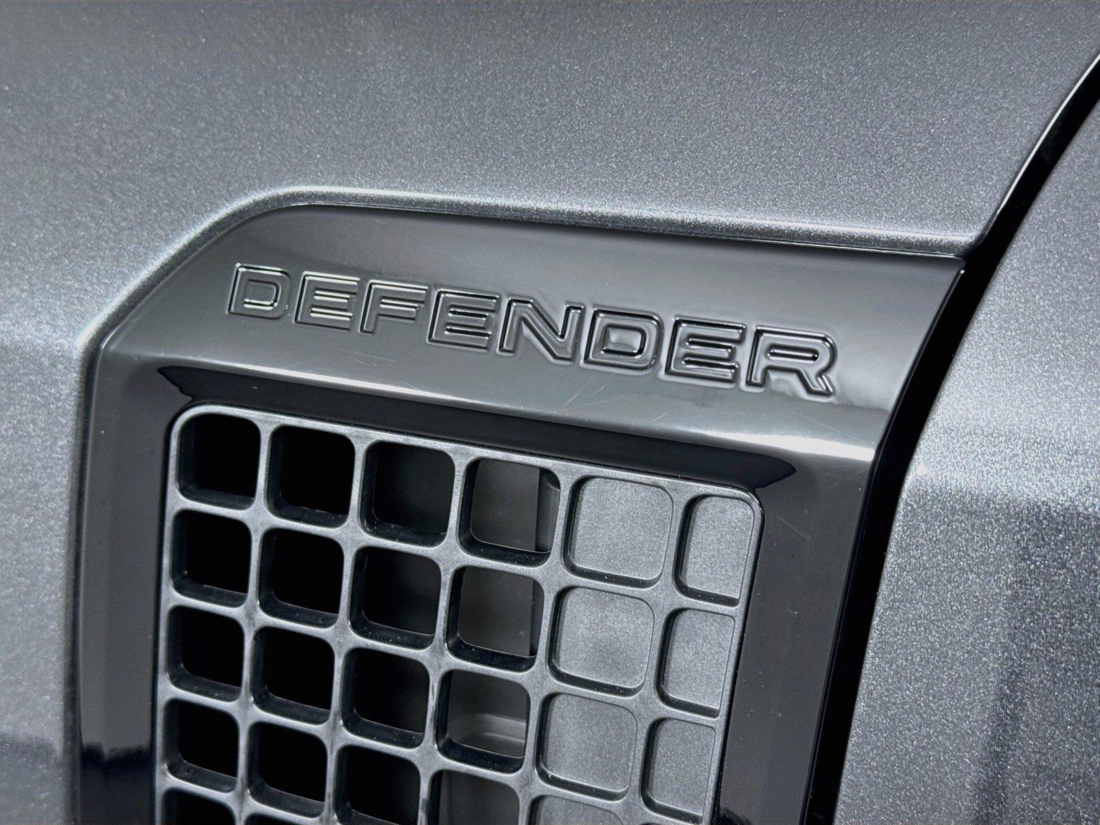 2025 Land Rover Defender X-Dynamic SE photo 14