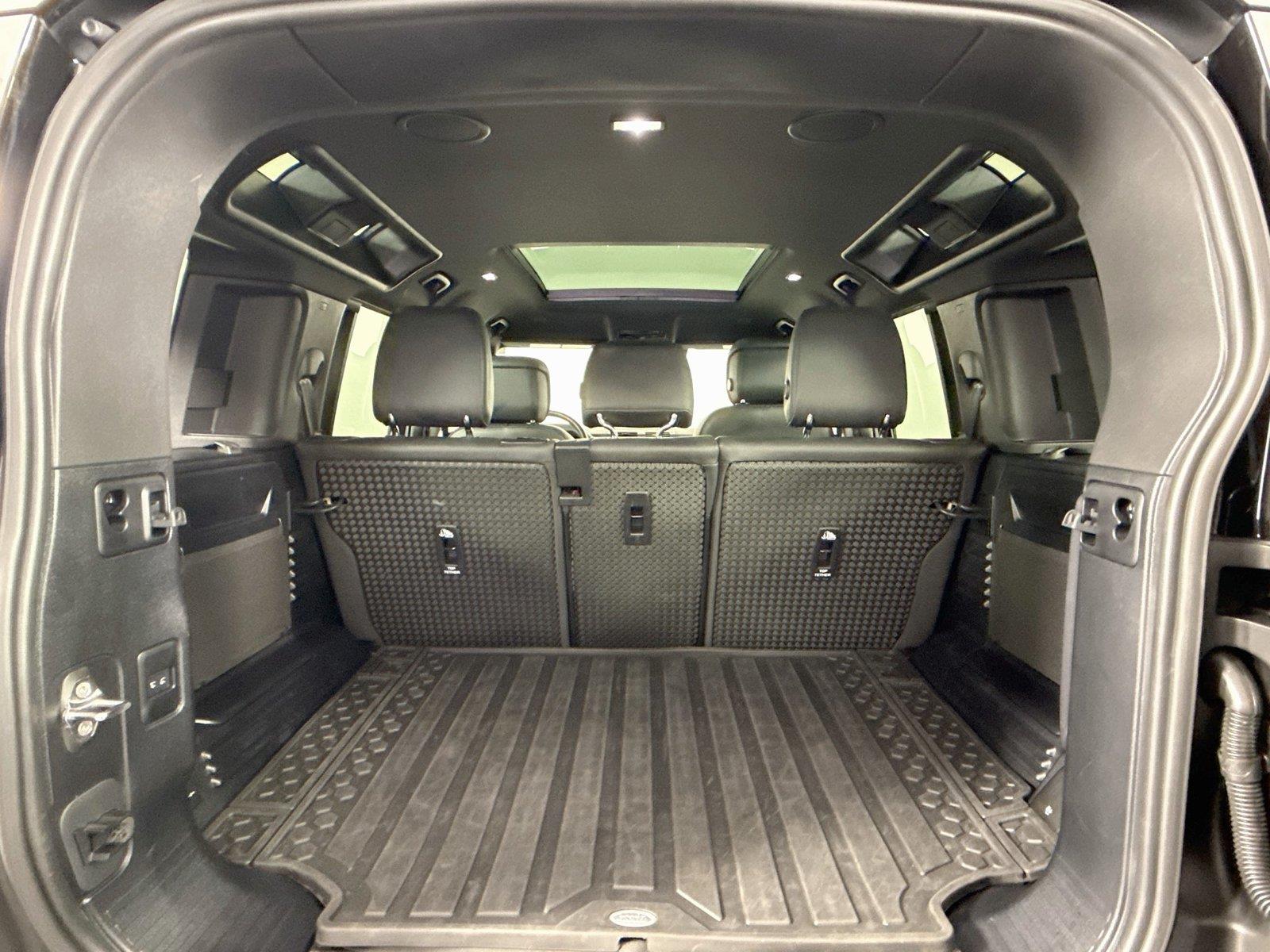 2025 Land Rover Defender X-Dynamic SE photo 38
