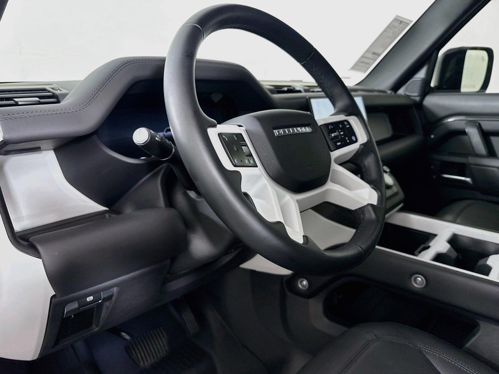 2025 Land Rover Defender X-Dynamic SE photo 3