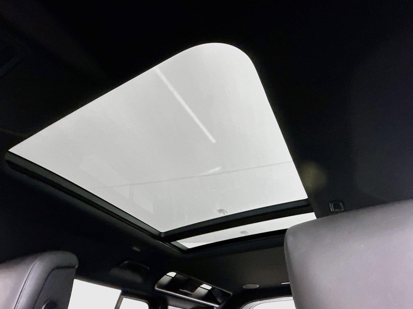 2025 Land Rover Defender X-Dynamic SE photo 5