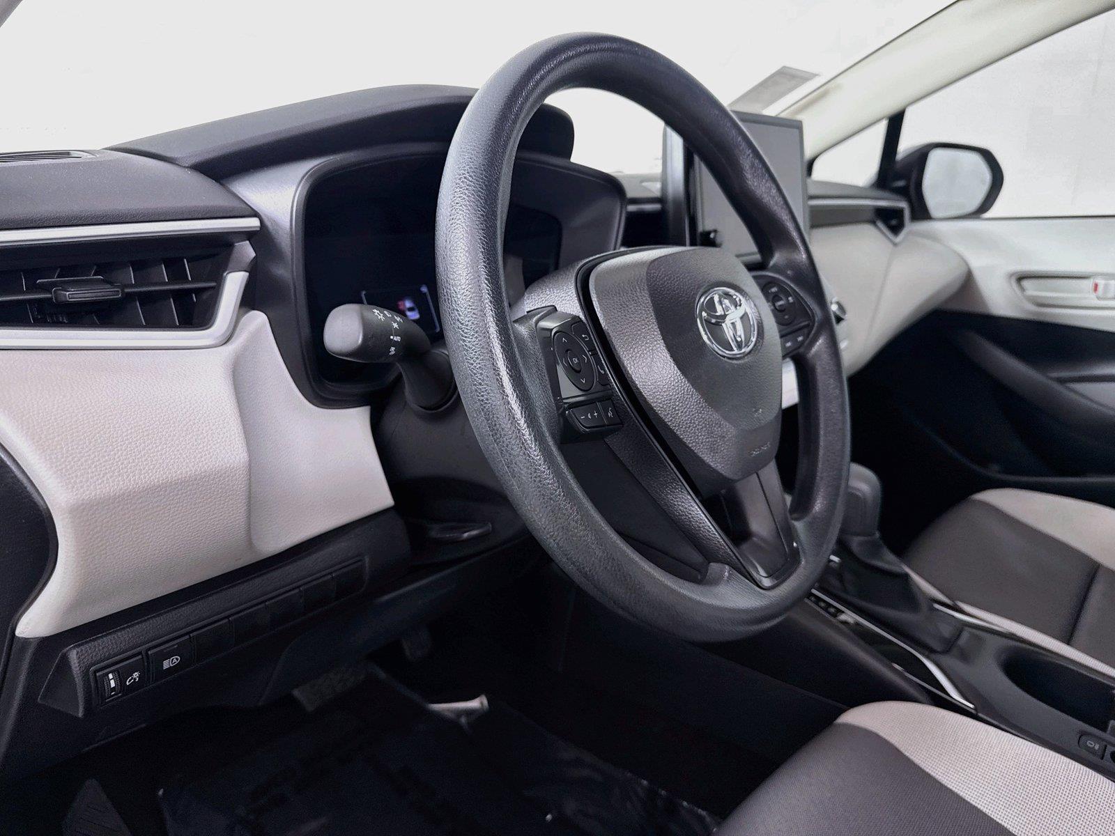 2026 Toyota Corolla LE photo 3