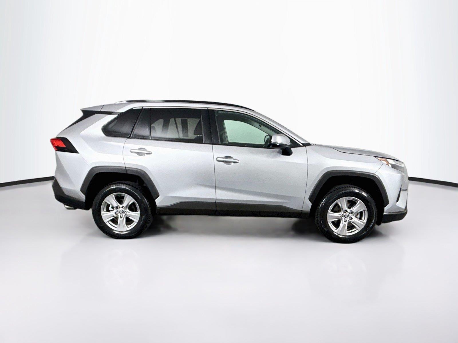 2024 Toyota RAV4 XLE photo 9