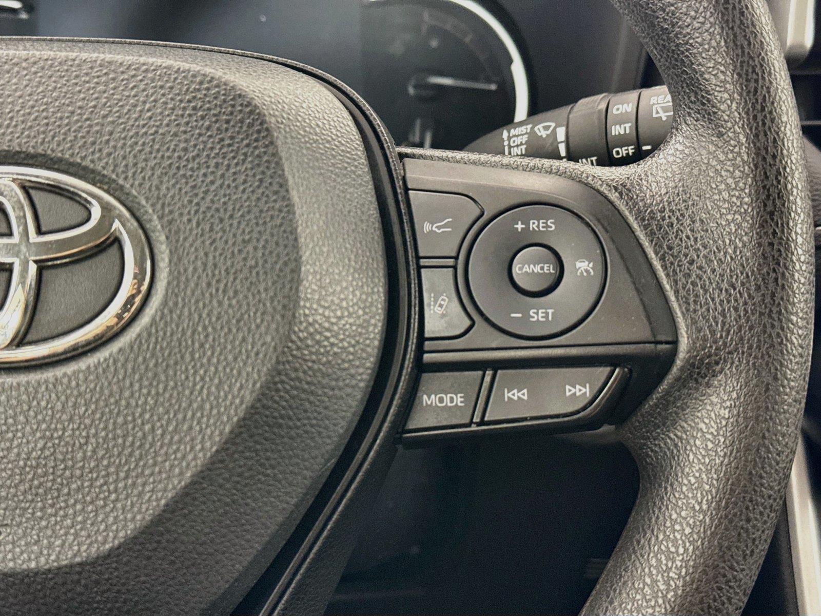 2024 Toyota RAV4 XLE photo 17