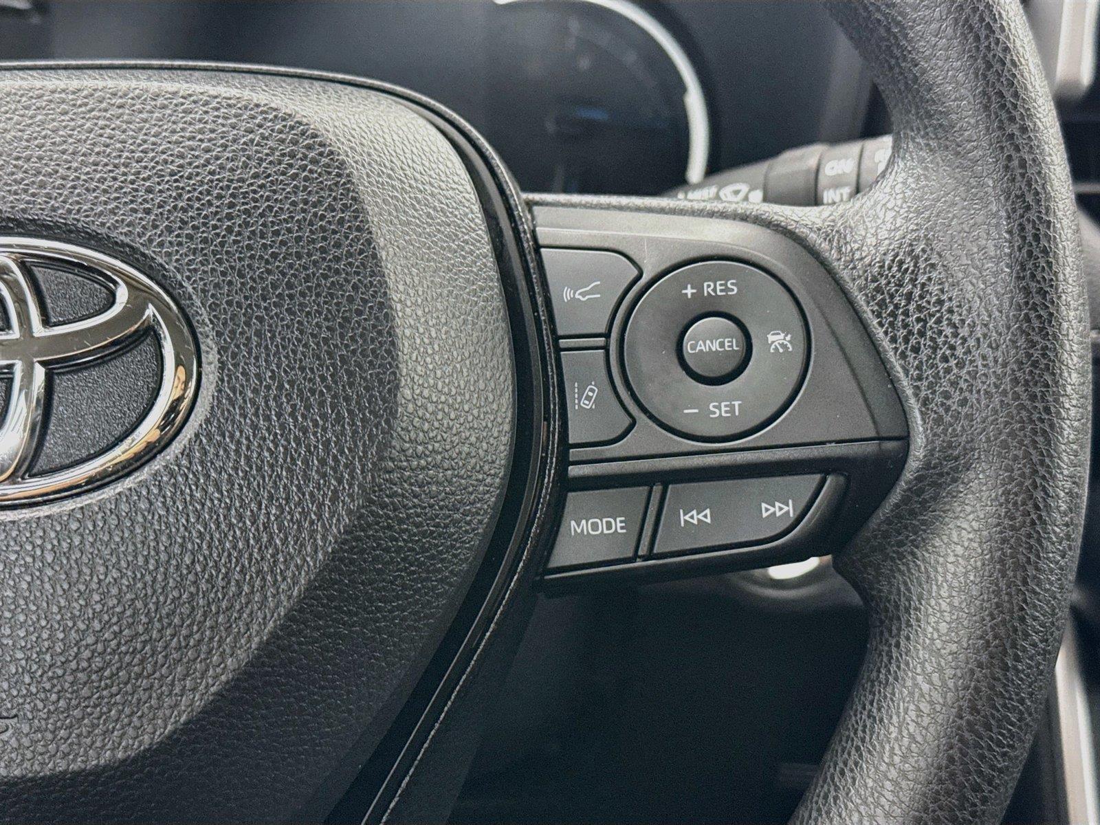 2025 Toyota RAV4 Hybrid XLE photo 17