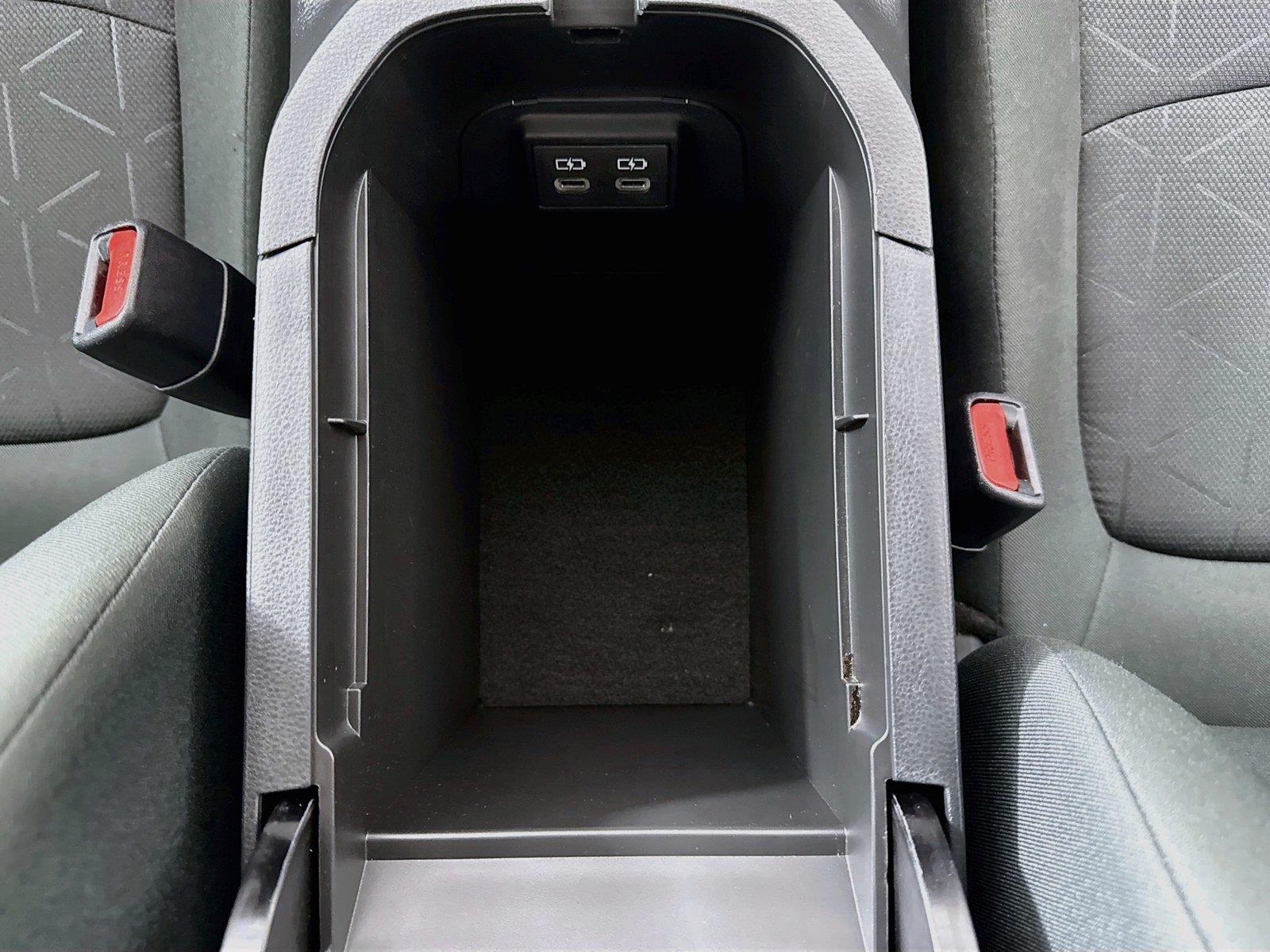 2024 Toyota RAV4 XLE photo 30