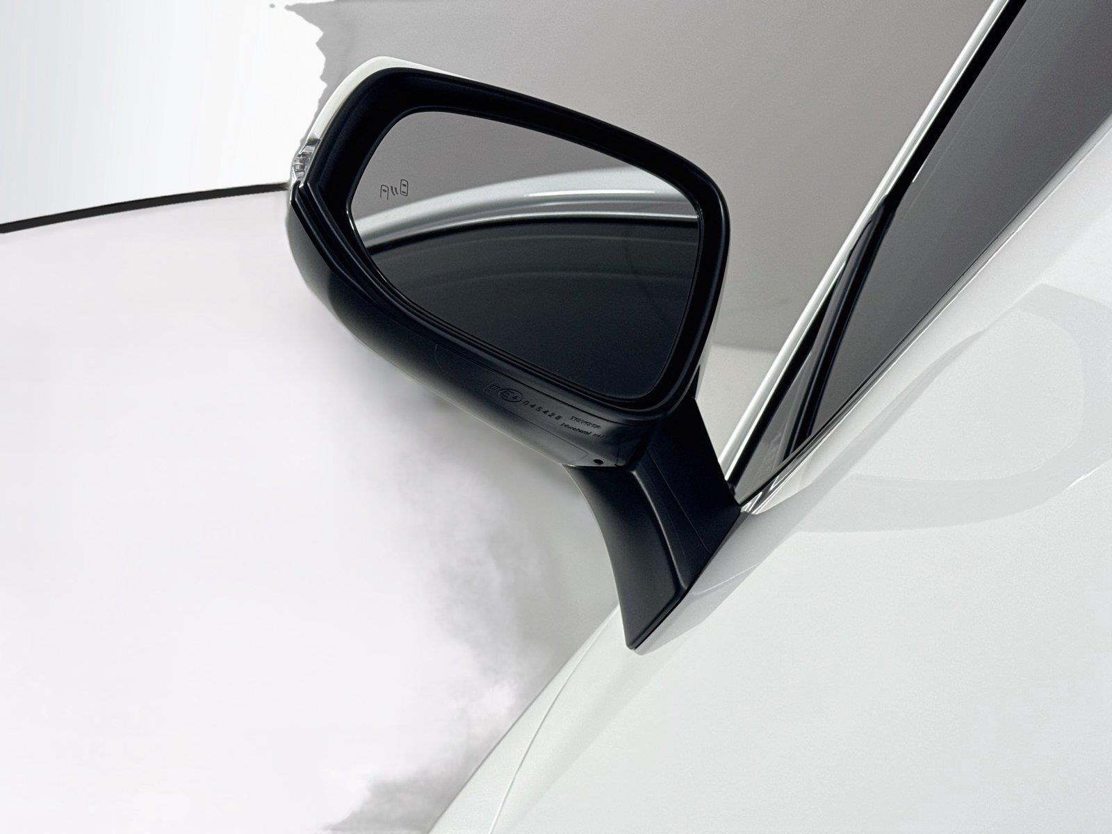 2025 Toyota RAV4 Hybrid XLE photo 4