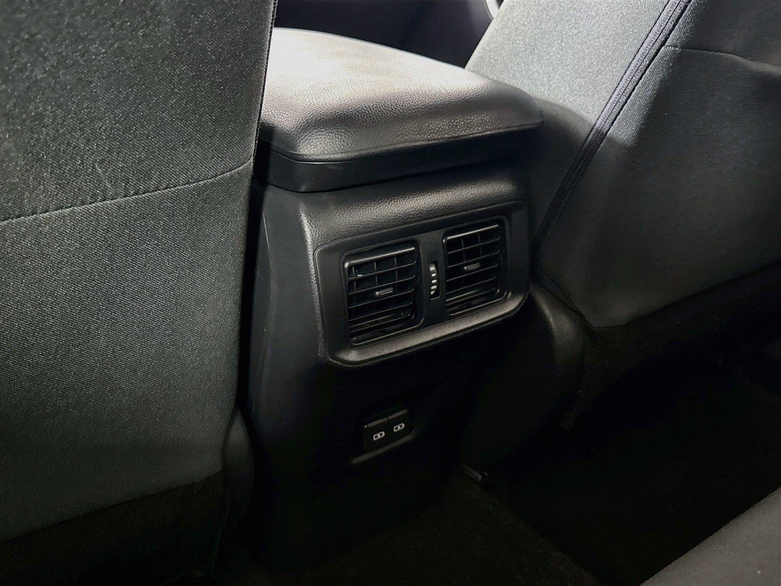 2024 Toyota RAV4 XLE photo 32