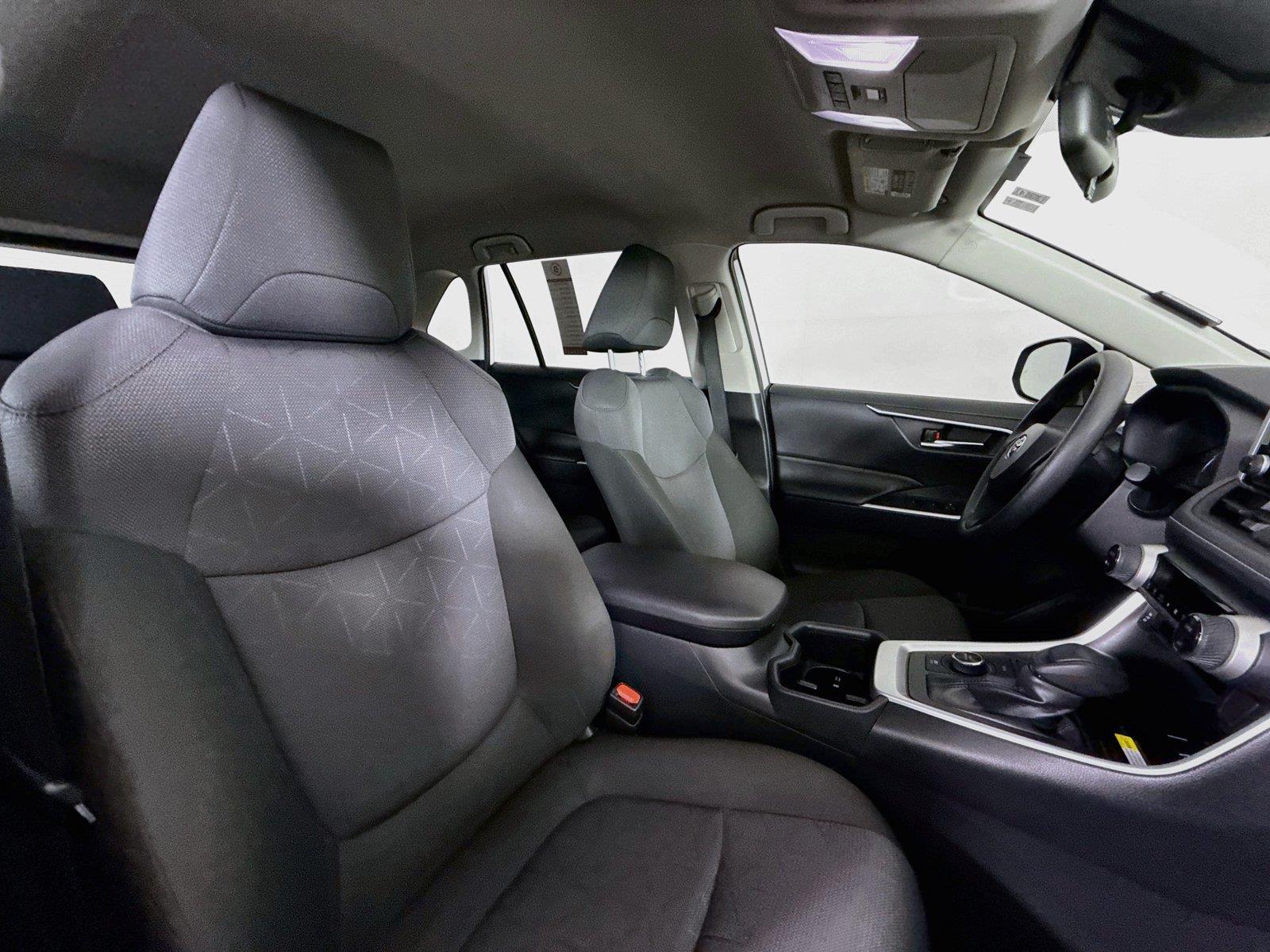 2025 Toyota RAV4 Hybrid XLE photo 39