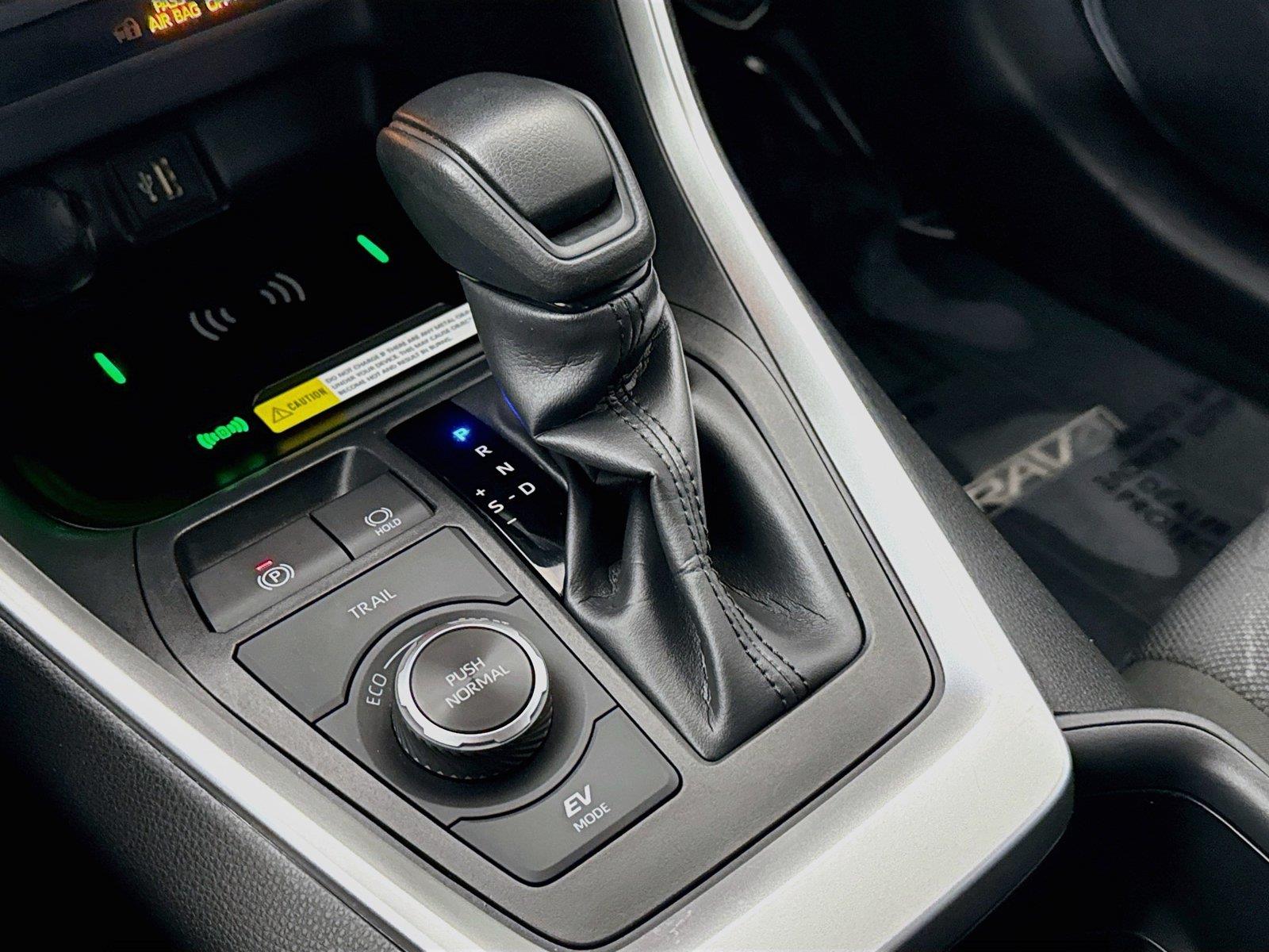 2025 Toyota RAV4 Hybrid XLE photo 24