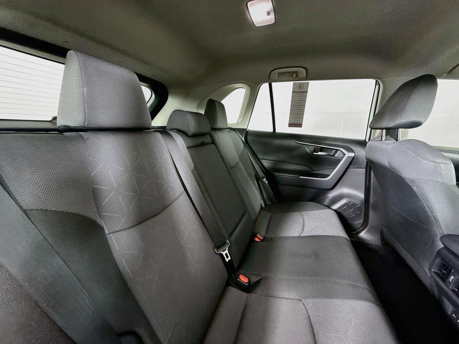 2025 Toyota RAV4 Hybrid XLE photo 38