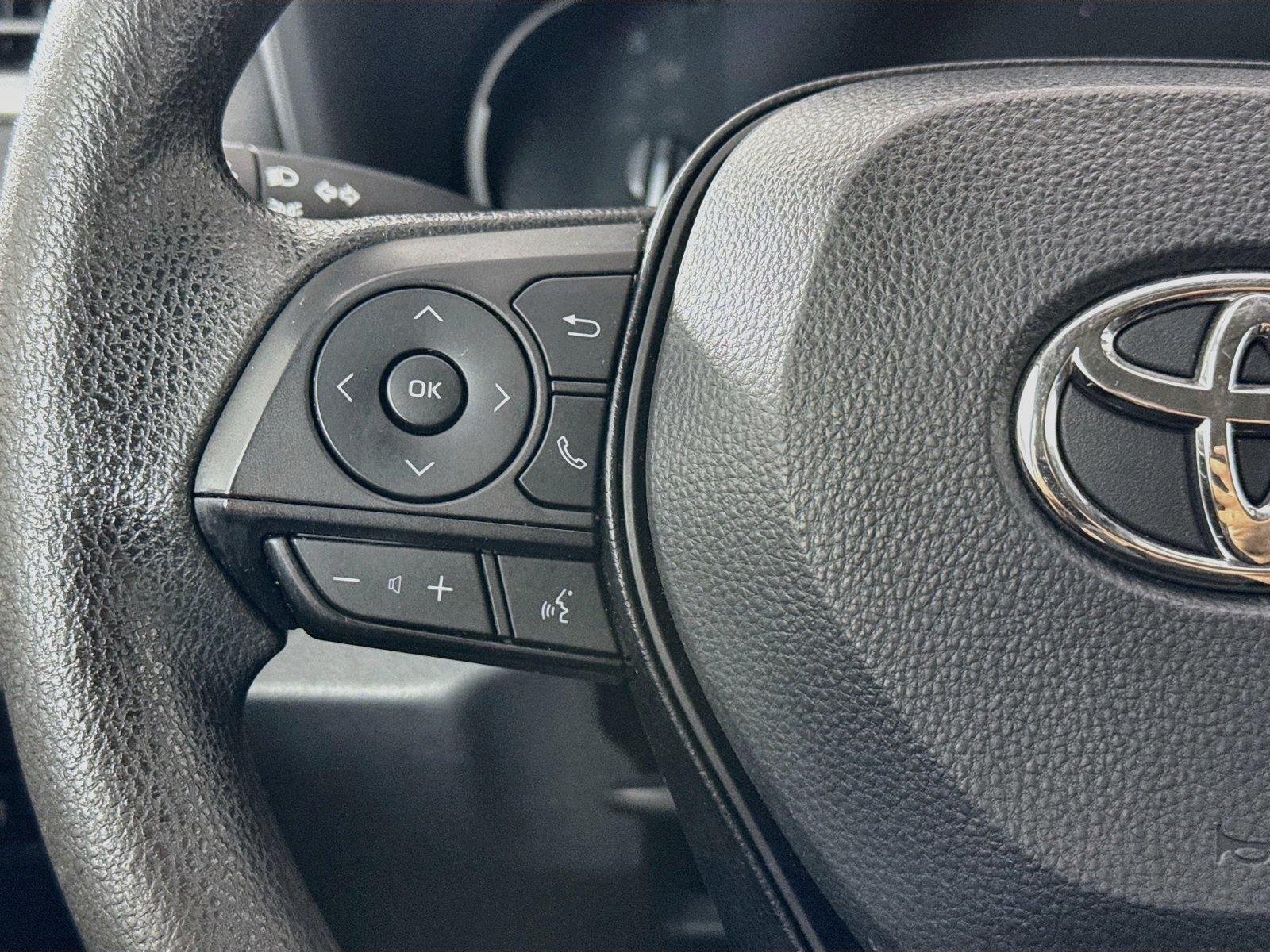 2024 Toyota RAV4 XLE photo 16