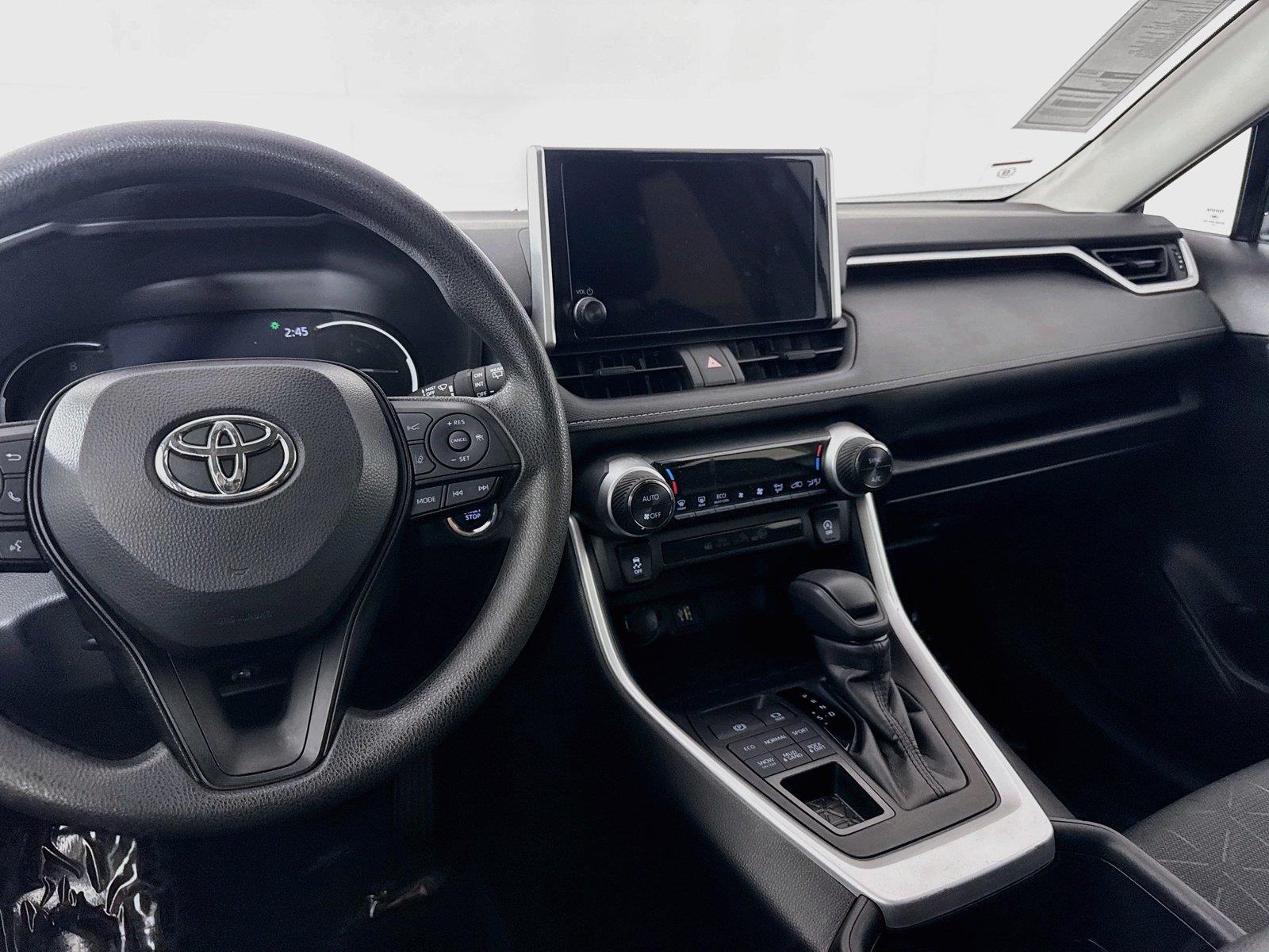 2024 Toyota RAV4 XLE photo 29