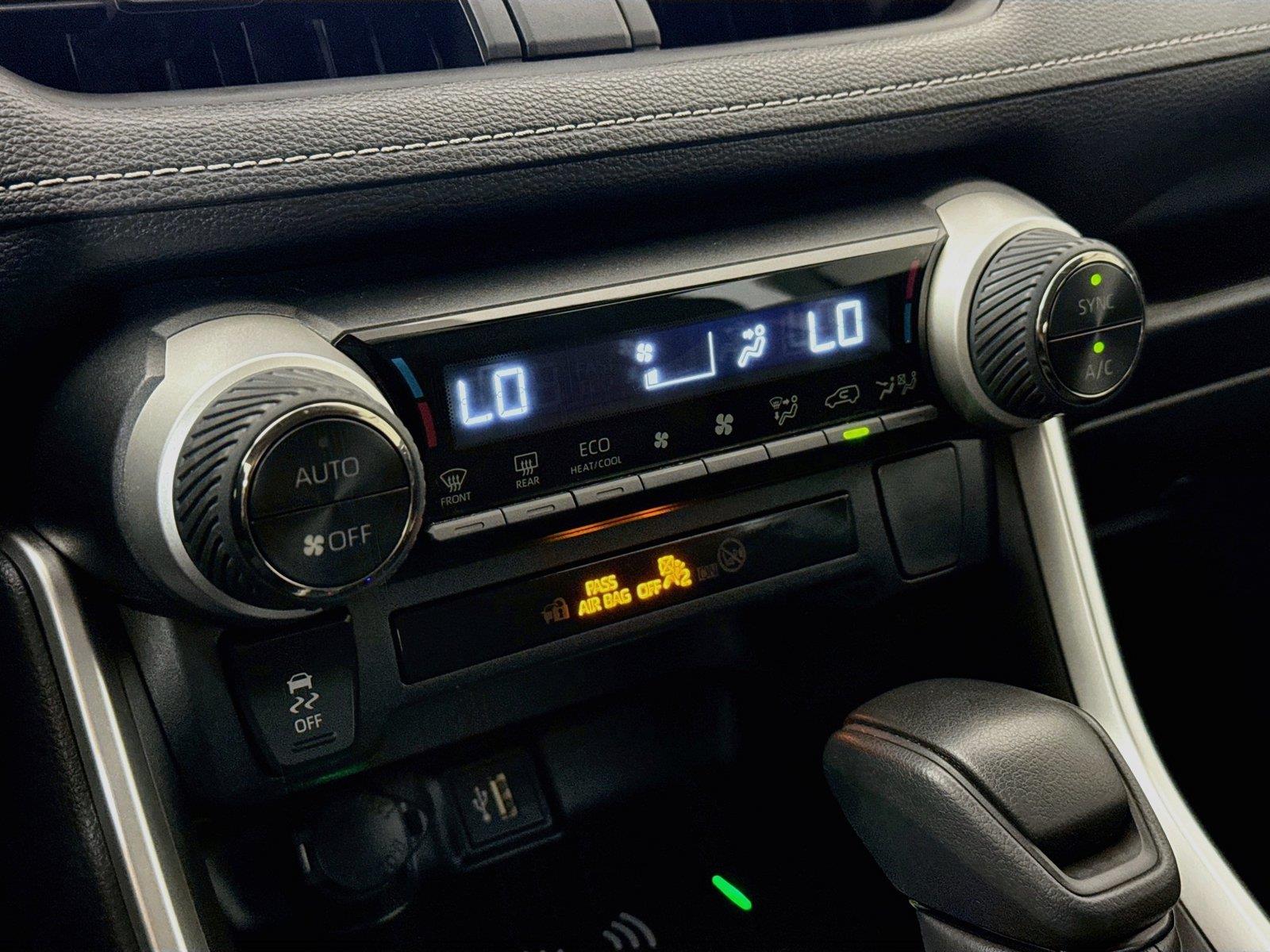 2025 Toyota RAV4 Hybrid XLE photo 23