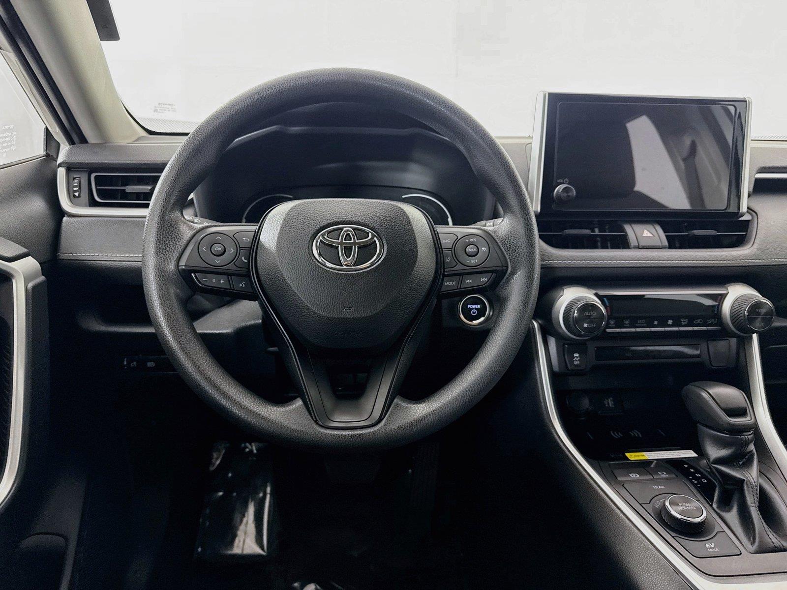 2025 Toyota RAV4 Hybrid XLE photo 28