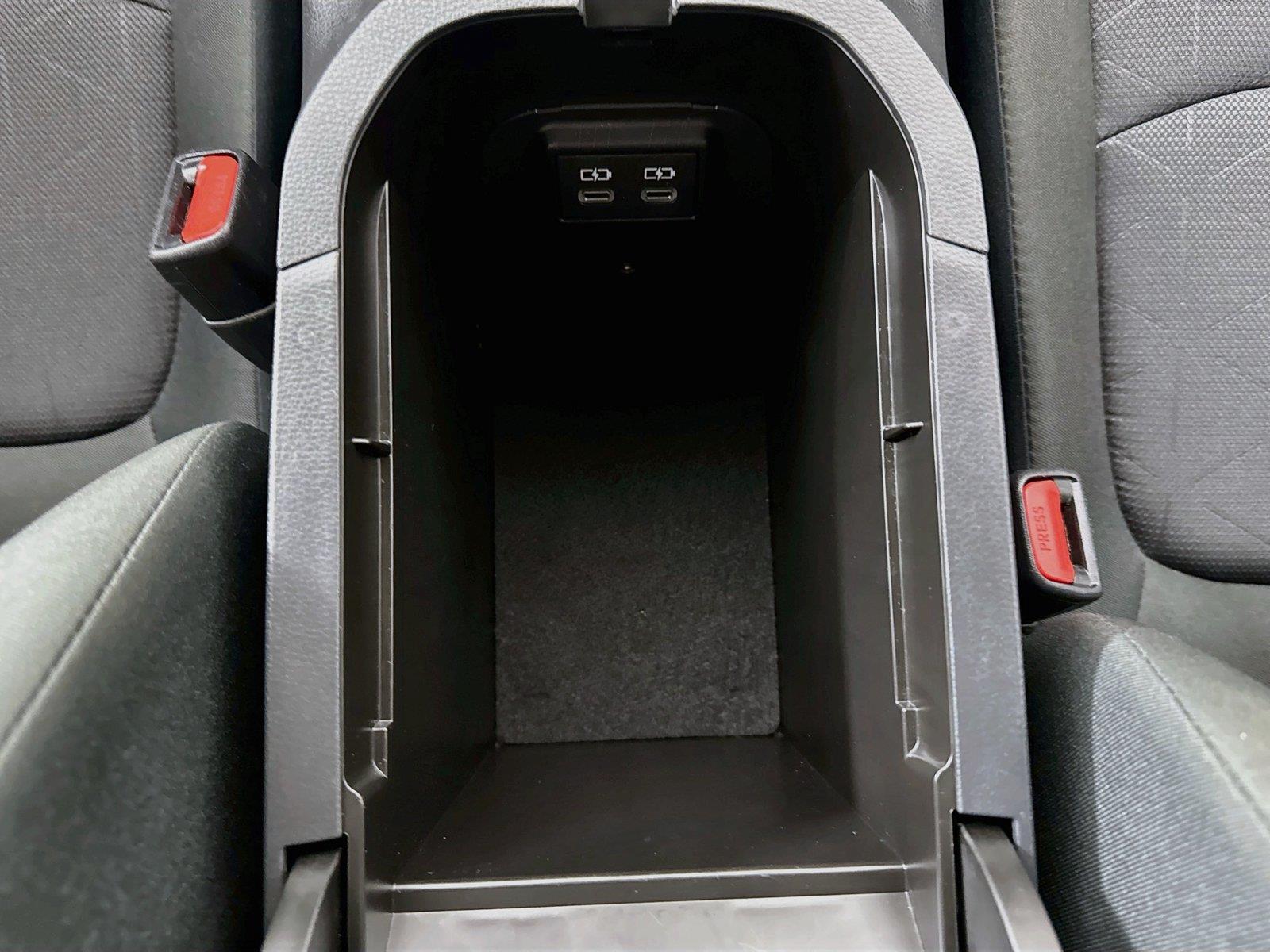 2025 Toyota RAV4 Hybrid XLE photo 30