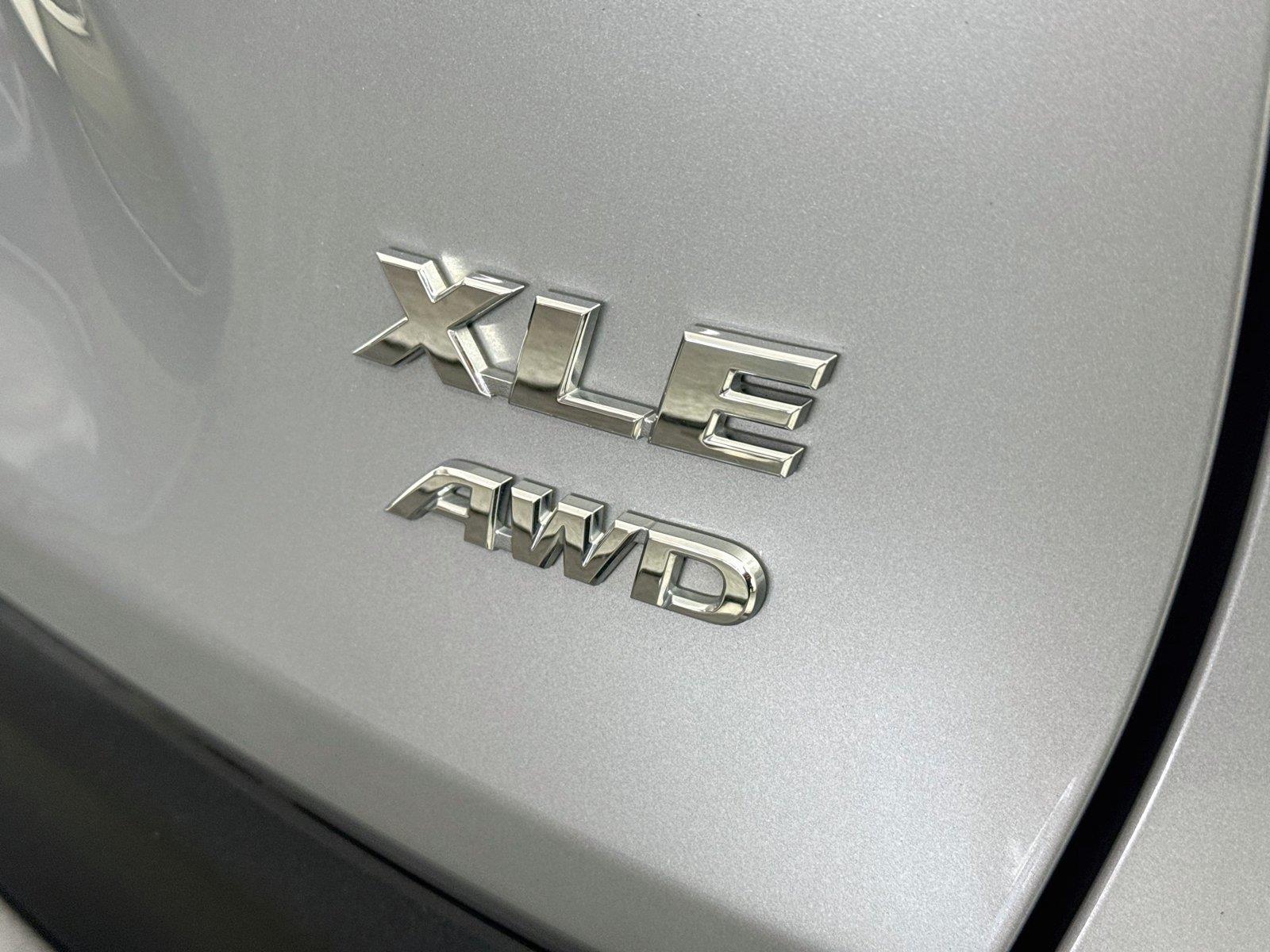 2024 Toyota RAV4 XLE photo 13
